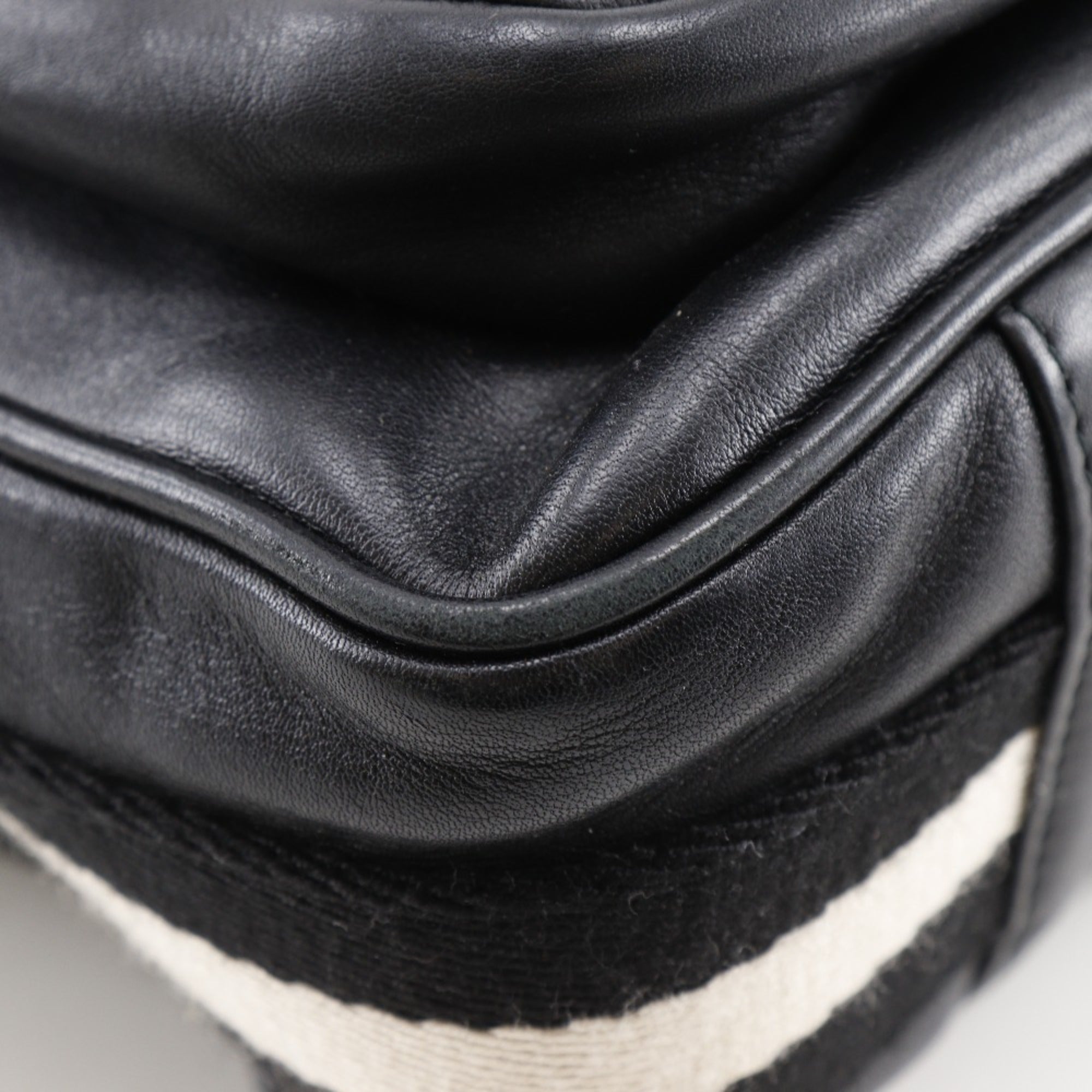 Bally Black Leather Shoulder Bag (Pre-Owned)