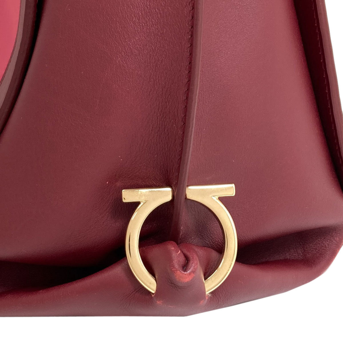 Salvatore Ferragamo Gancini Bordeaux Pink Leather Handbag (Pre-Owned)