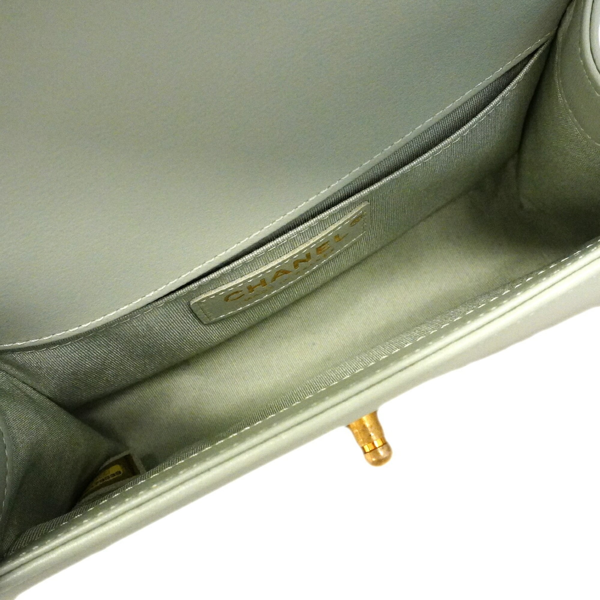 Chanel Light Green Leather Shoulder Bag (Pre-Owned)