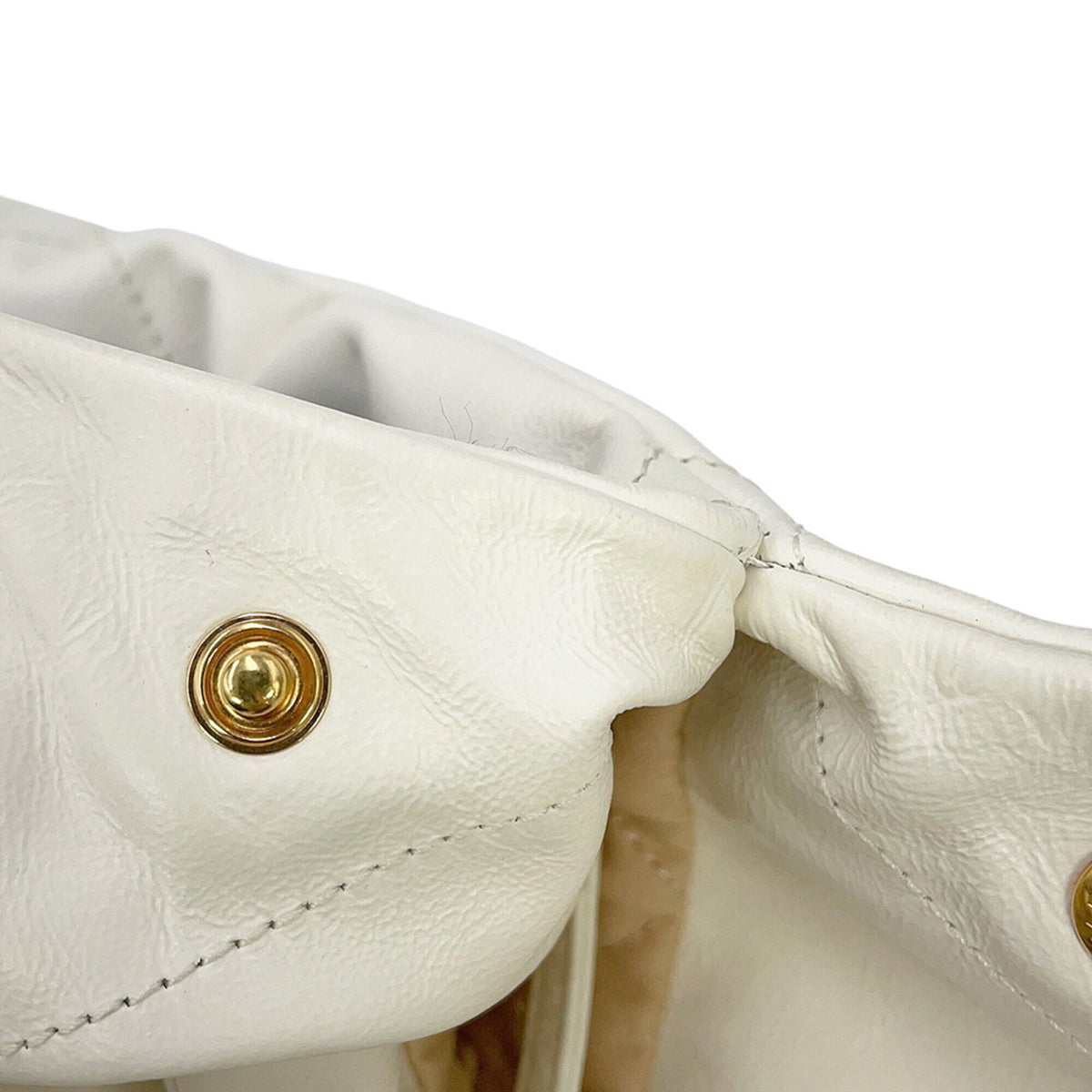 Chanel Matelasse White Leather Handbag (Pre-Owned)