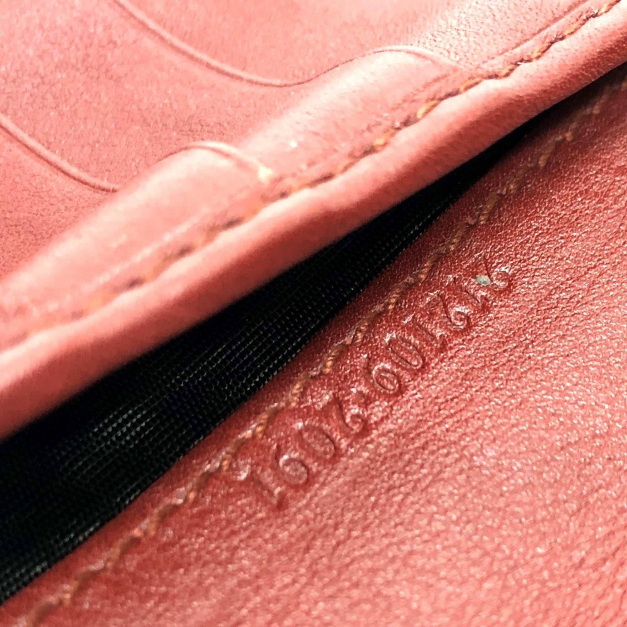 Gucci Red Color Gg Leather Long Wallet (Bi-Fold) (Pre-Owned)