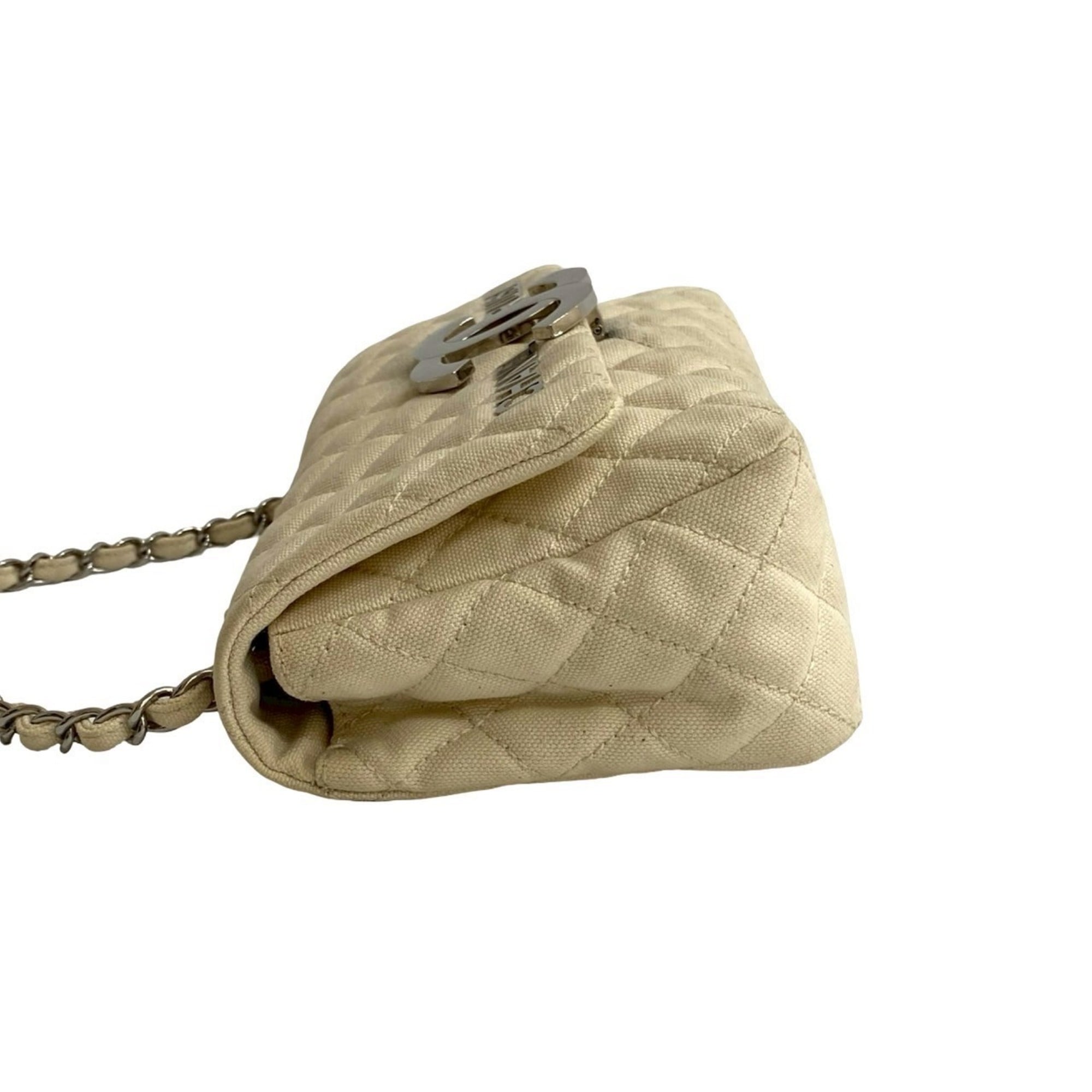 Chanel White Canvas Shoulder Bag (Pre-Owned)