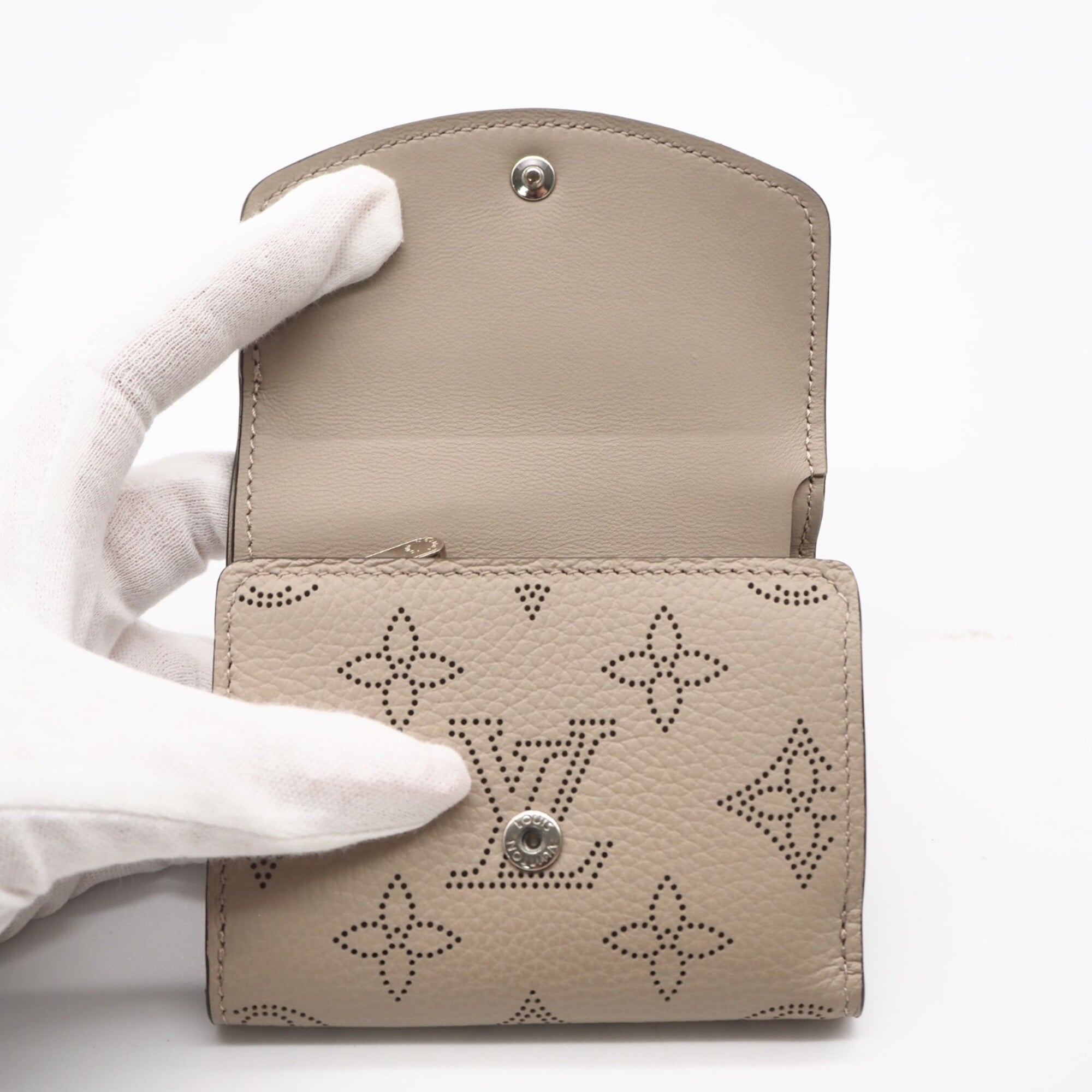 Louis Vuitton Mahina Beige Mahina Leather Wallet (Tri-Fold) (Pre-Owned)