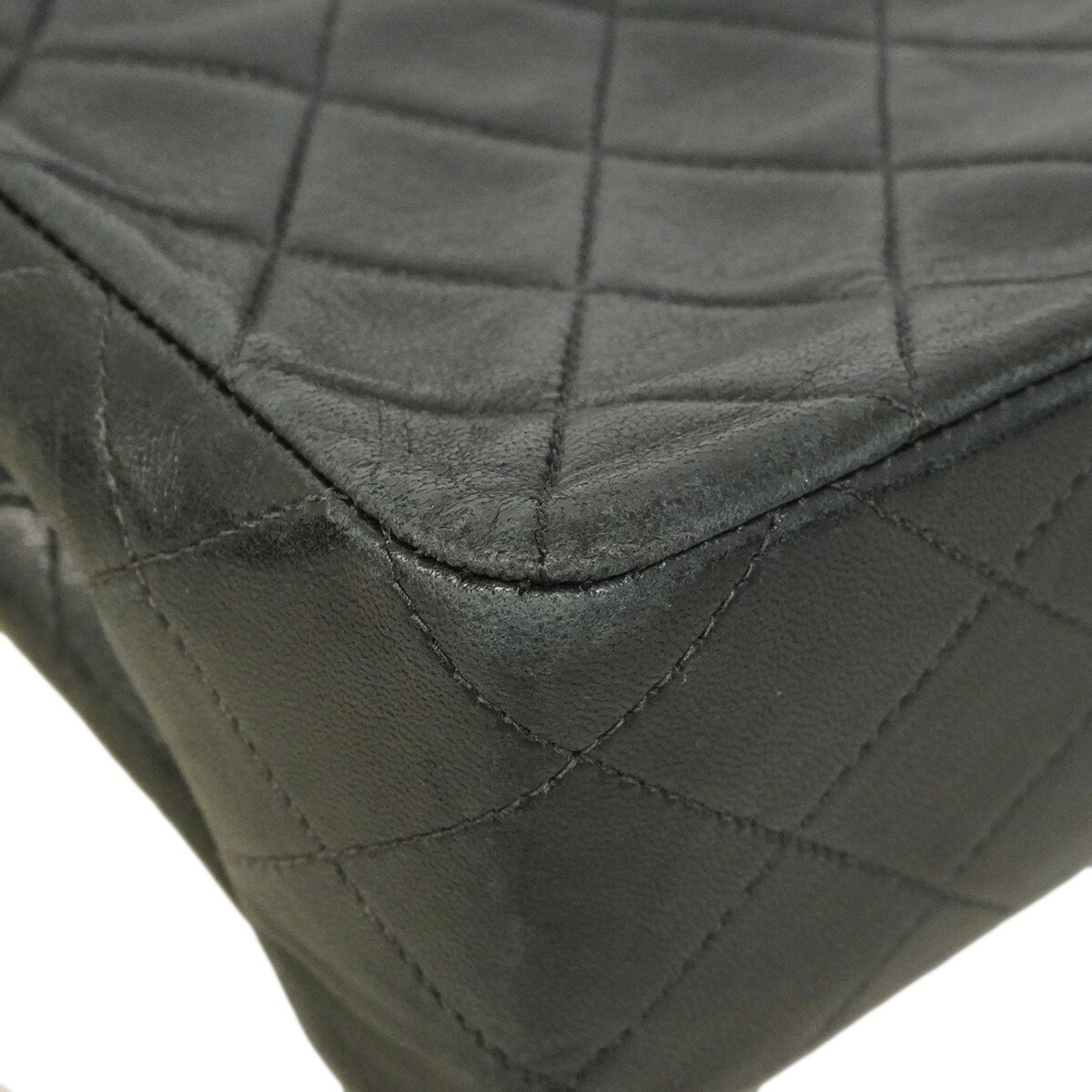 Chanel Black Leather Shoulder Bag (Pre-Owned)
