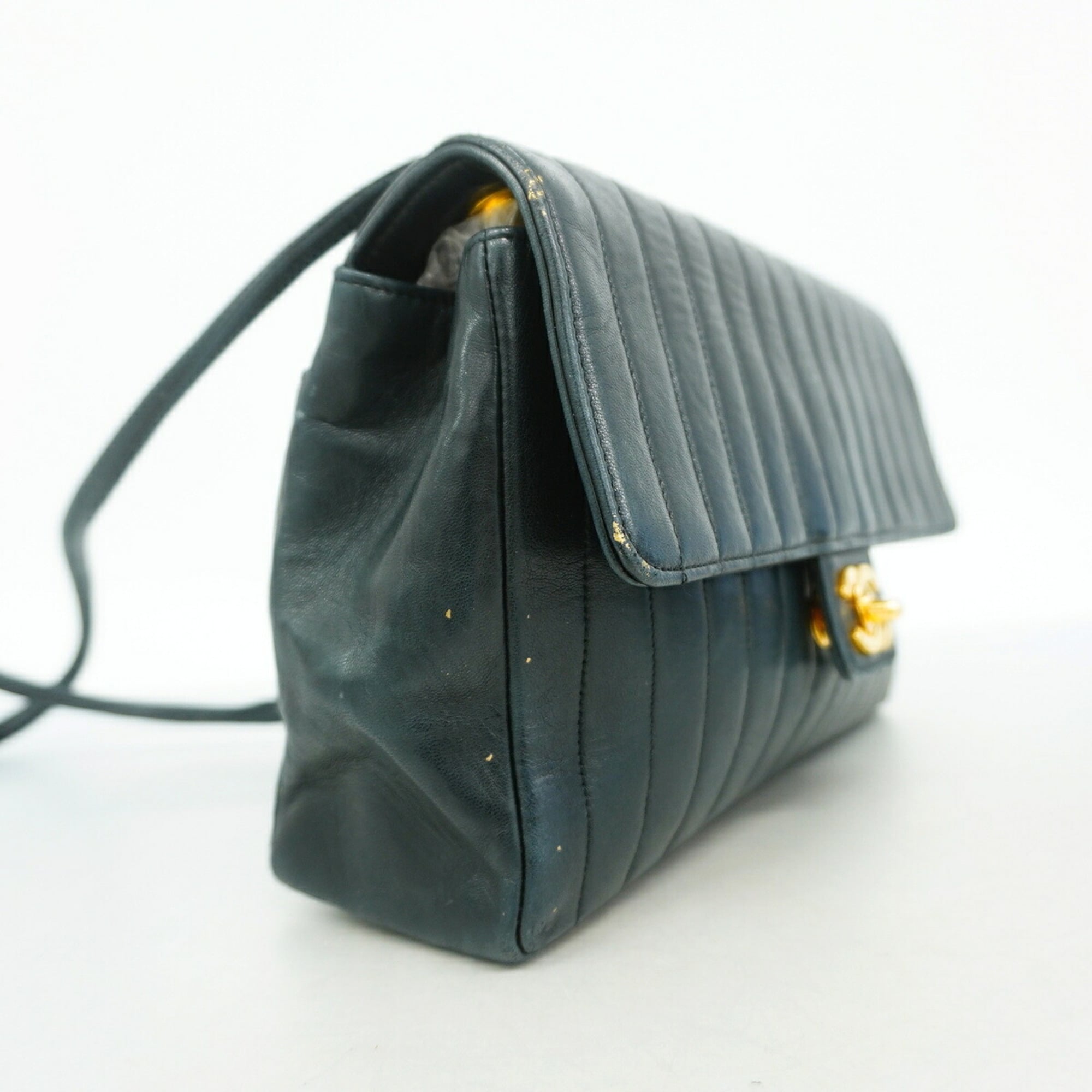 Chanel Black Leather Shoulder Bag (Pre-Owned)