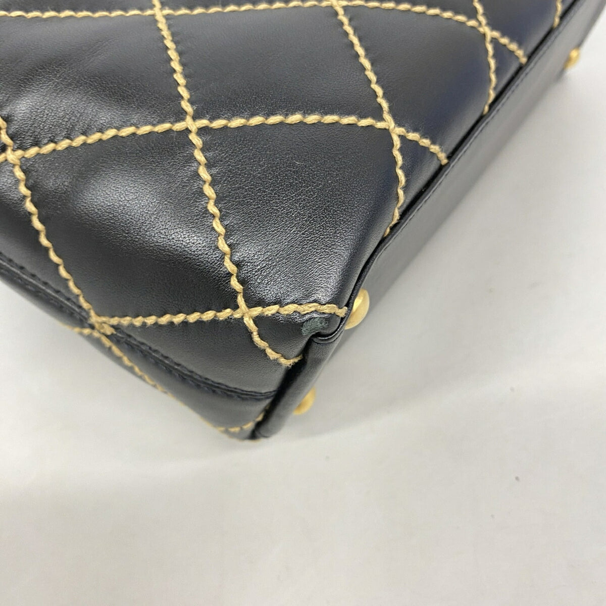 Chanel Black Leather Handbag (Pre-Owned)