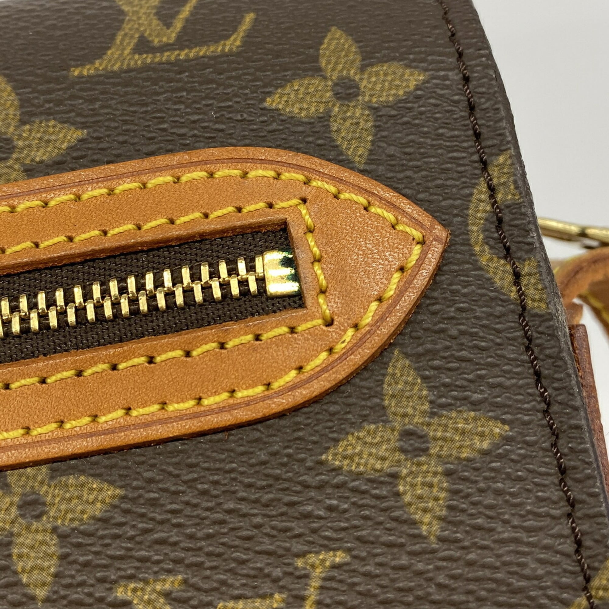 Louis Vuitton Brown Shoulder Bag (Pre-Owned)