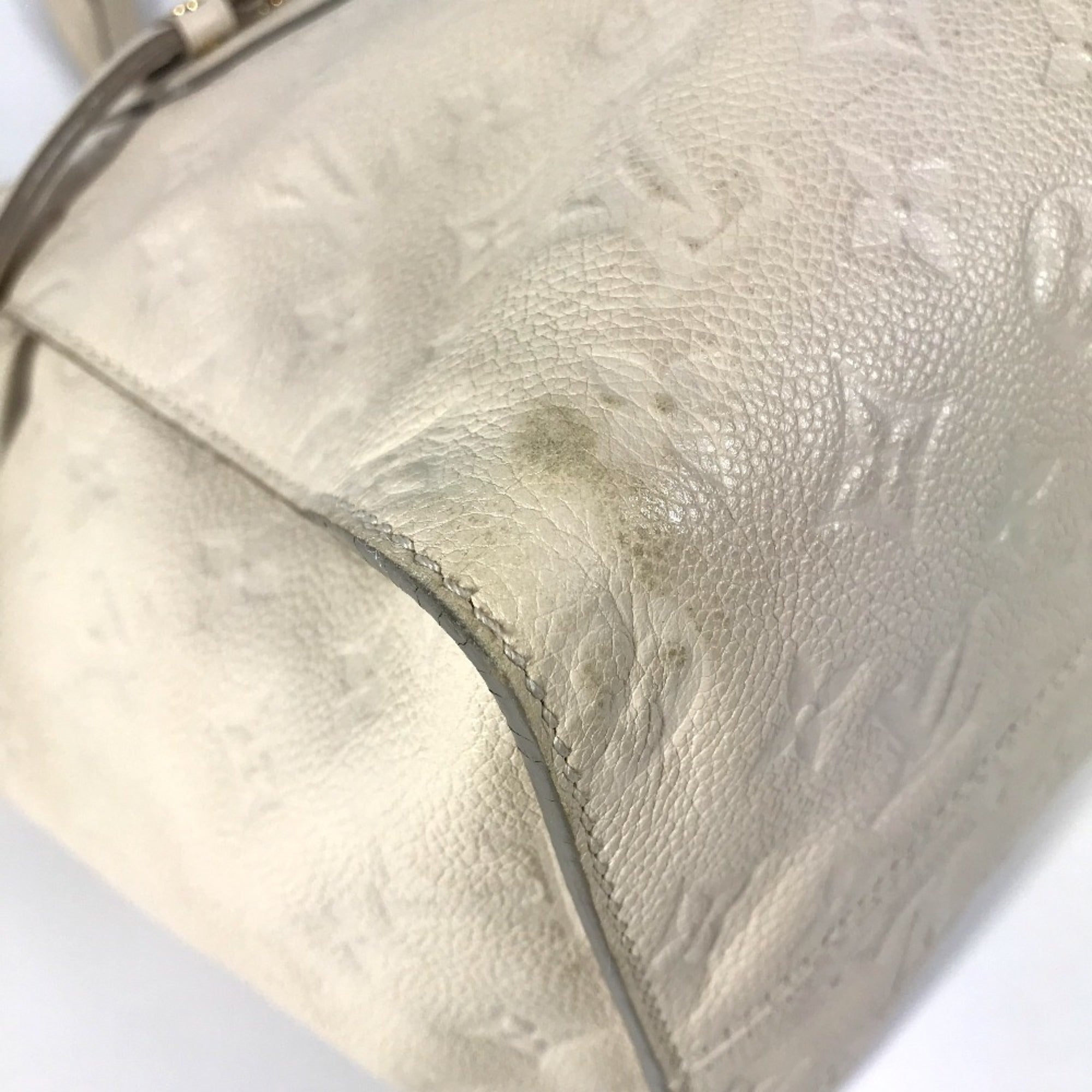 Louis Vuitton Neige White Monogram Empreinte Leather Shoulder Bag Tote Bag (Pre-Owned)