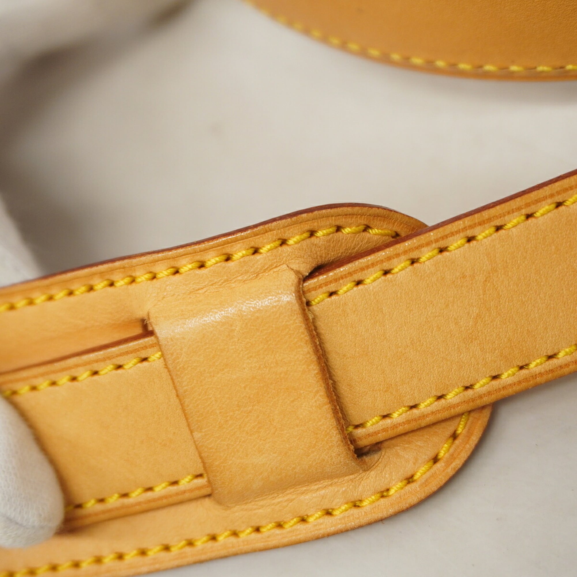 Louis Vuitton Brown Shoulder Bag (Pre-Owned)