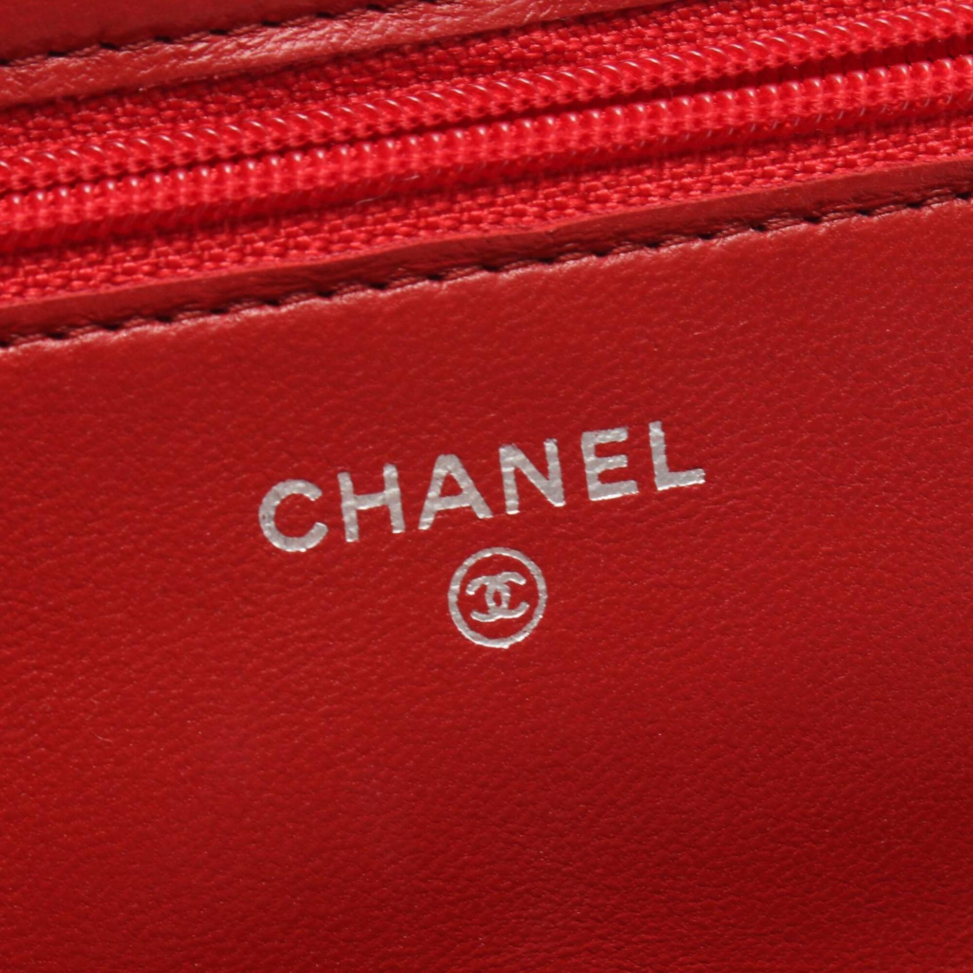Chanel Red Color Leather Handbag Shoulder Bag (Pre-Owned)