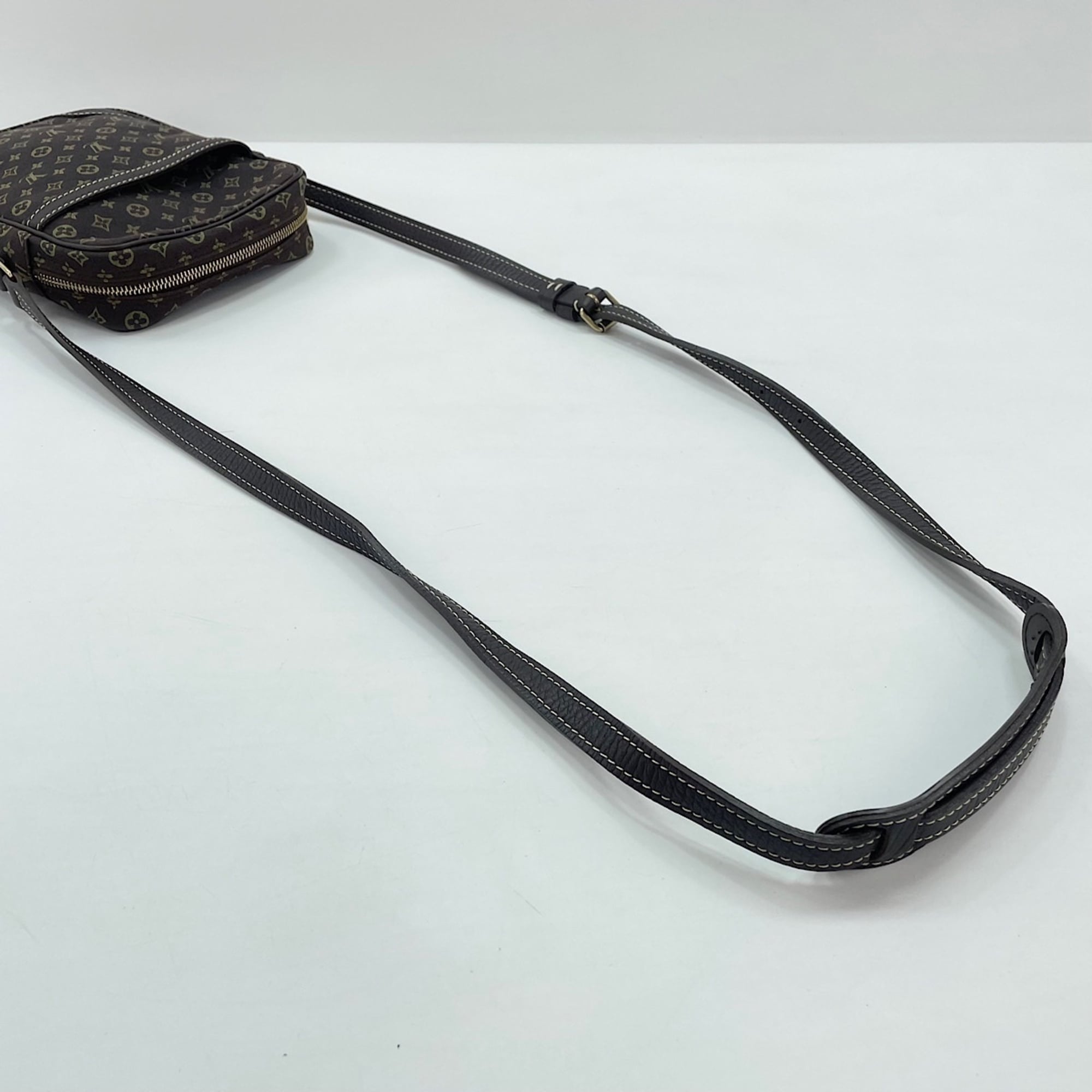 Louis Vuitton Brown Shoulder Bag (Pre-Owned)