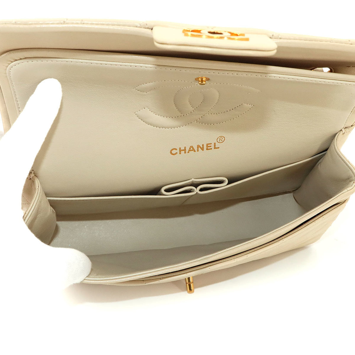Chanel Beige Leather Handbag Shoulder Bag (Pre-Owned)