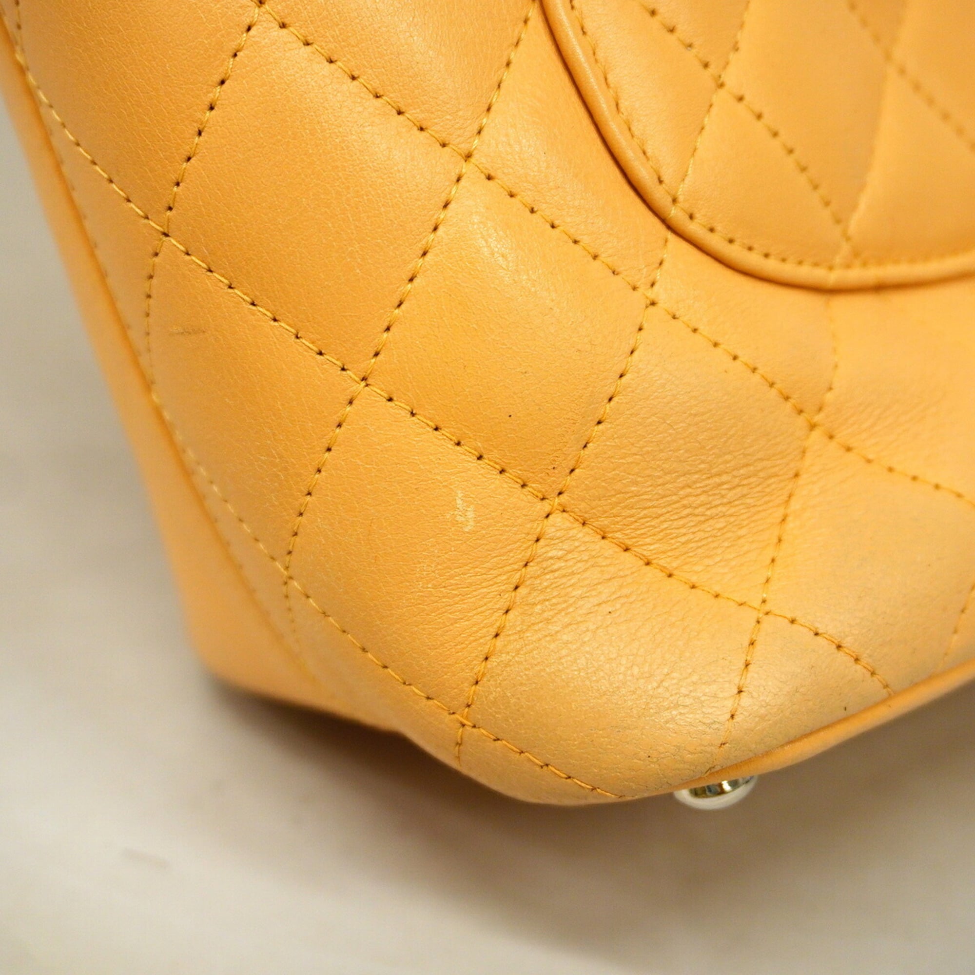 Chanel Beige Leather Tote Bag (Pre-Owned)