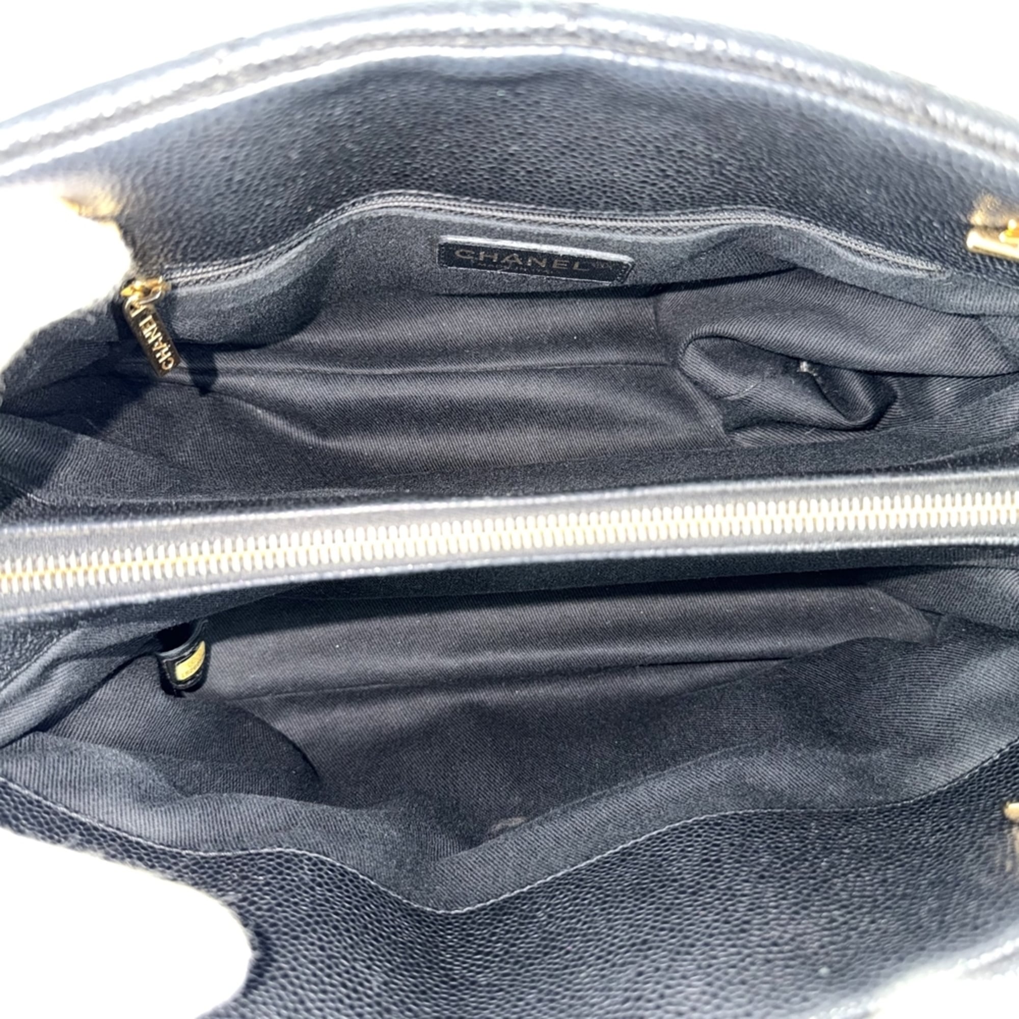 Chanel Black White Grained Calfskin Handbag (Pre-Owned)
