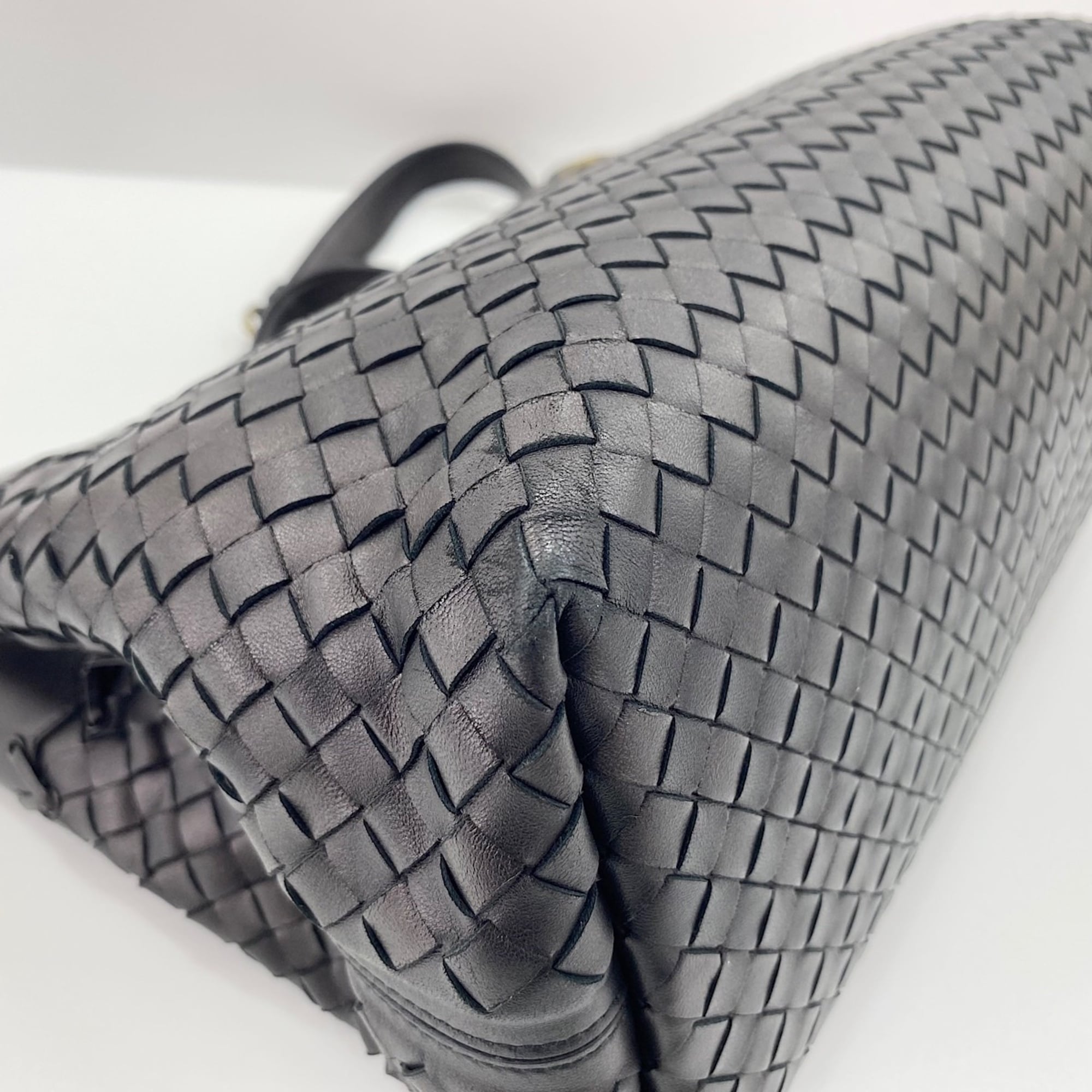 Bottega Veneta Purple Leather Shoulder Bag (Pre-Owned)