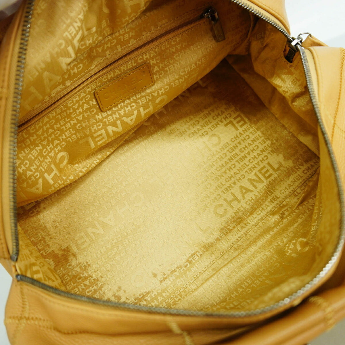 Chanel Beige Grained Calfskin Handbag (Pre-Owned)