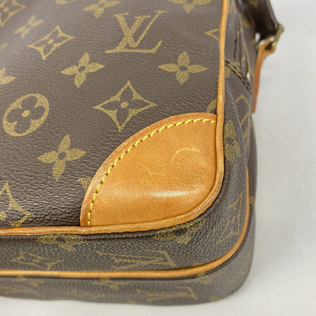 Louis Vuitton Brown Shoulder Bag (Pre-Owned)