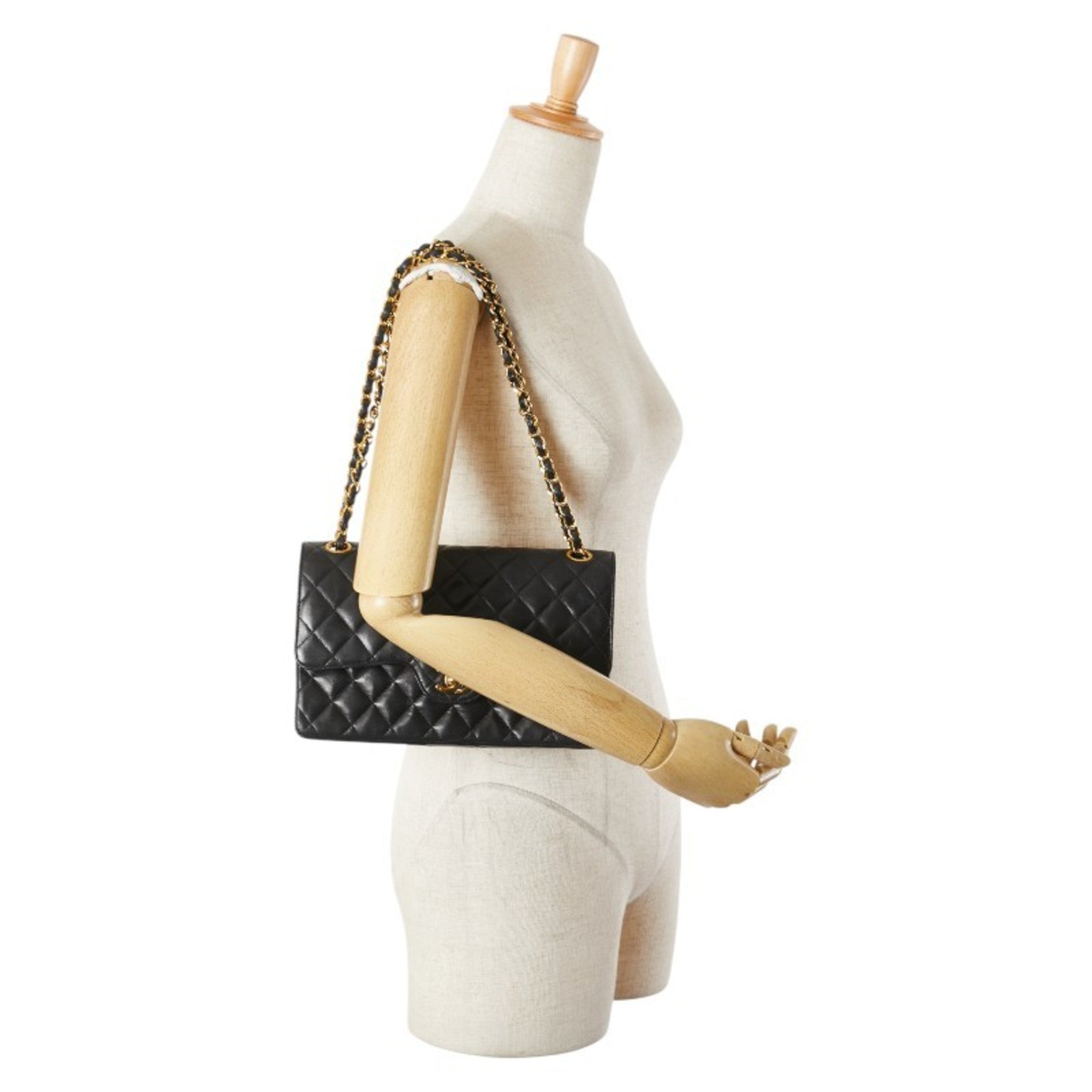 Chanel Matelasse Black Leather Shoulder Bag (Pre-Owned)