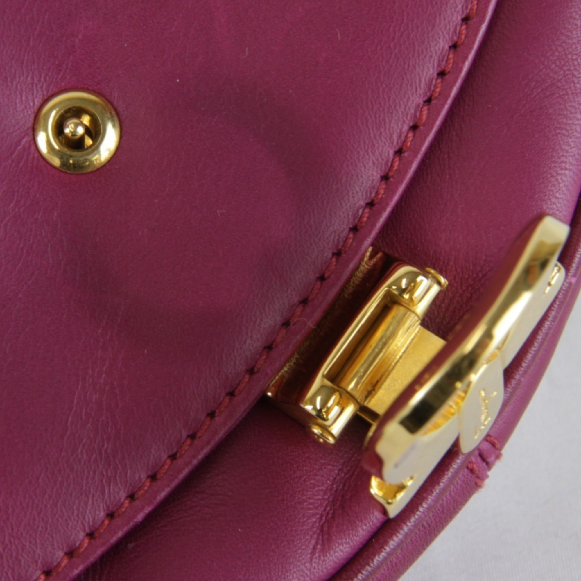 Salvatore Ferragamo Gancini Purple Leather Shoulder Bag (Pre-Owned)
