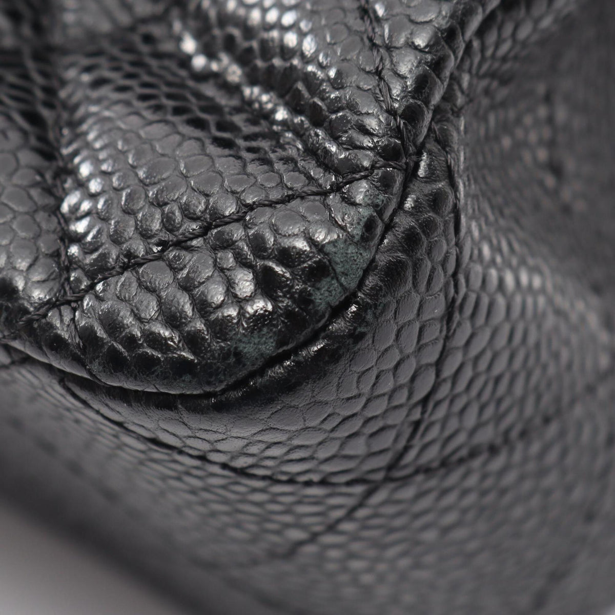 Chanel Black Grained Calfskin Handbag Shoulder Bag (Pre-Owned)
