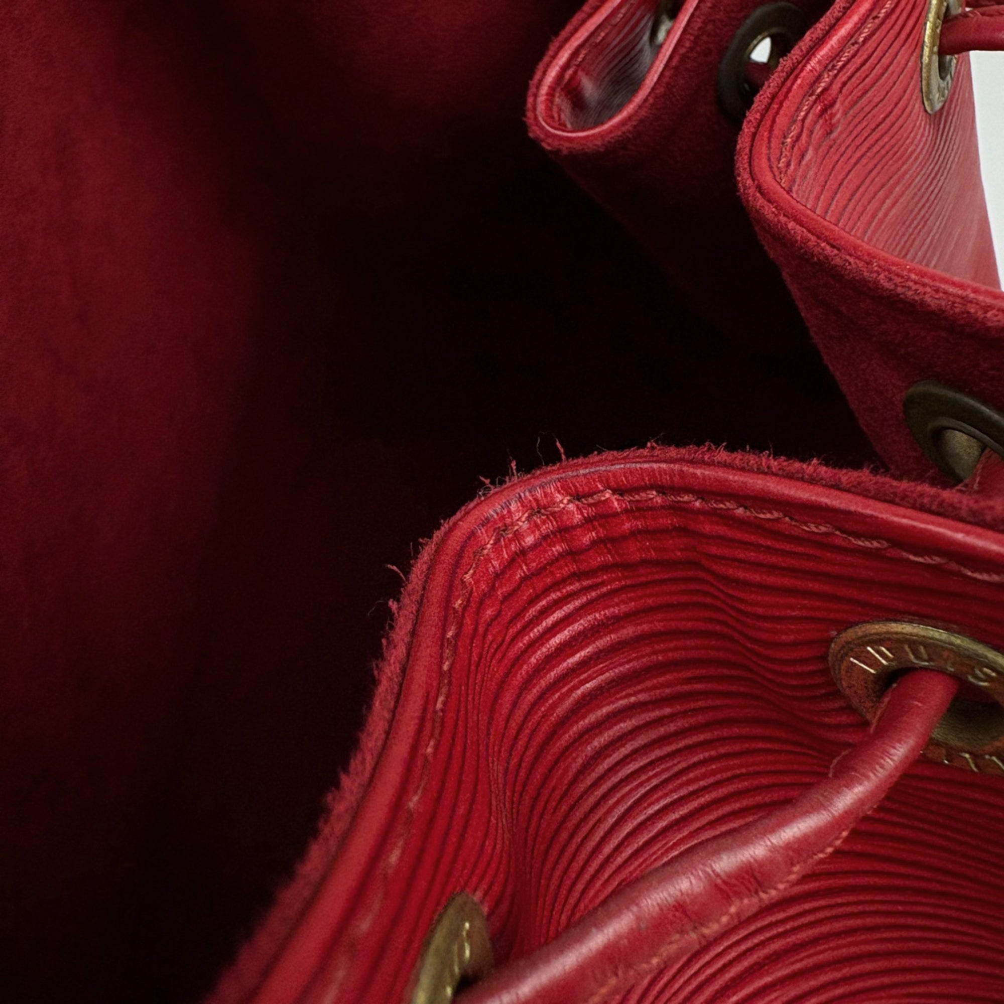 Louis Vuitton Castilian Red Epi Leather Shoulder Bag (Pre-Owned)