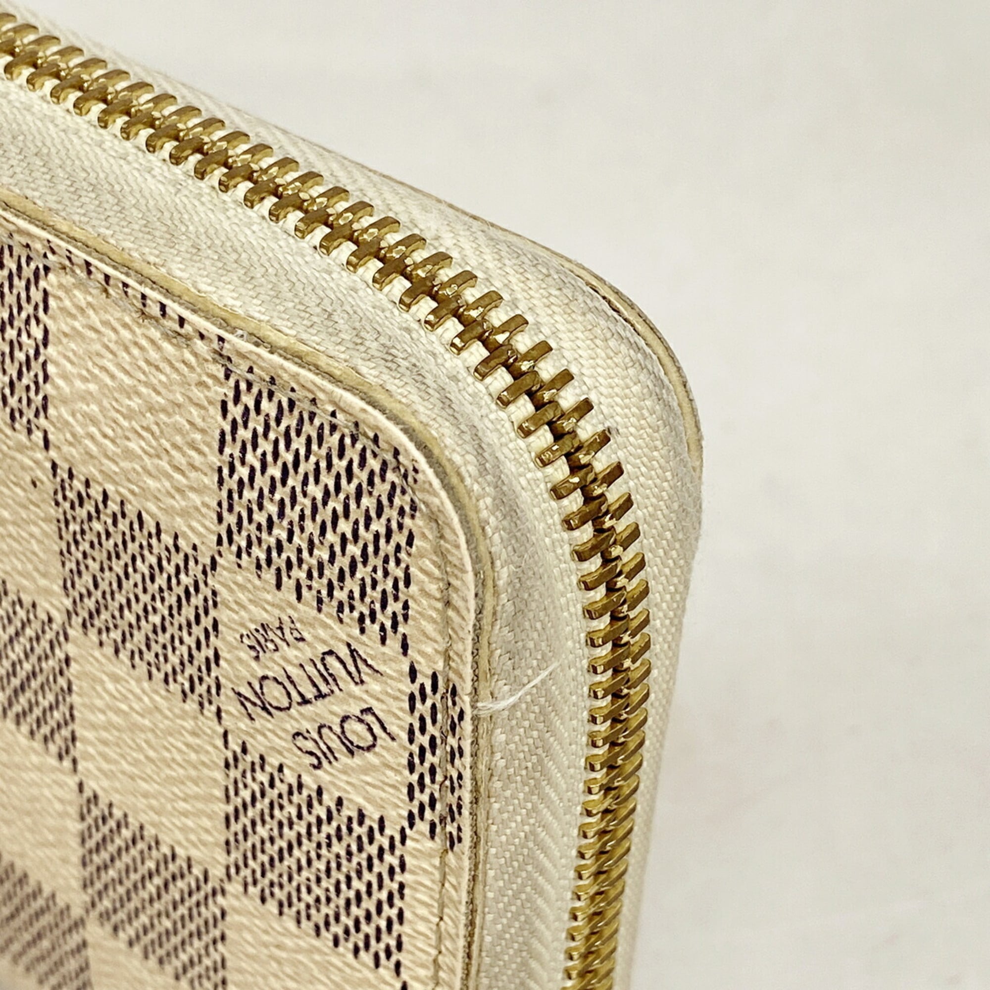 Louis Vuitton White Long Wallet (Bi-Fold) (Pre-Owned)