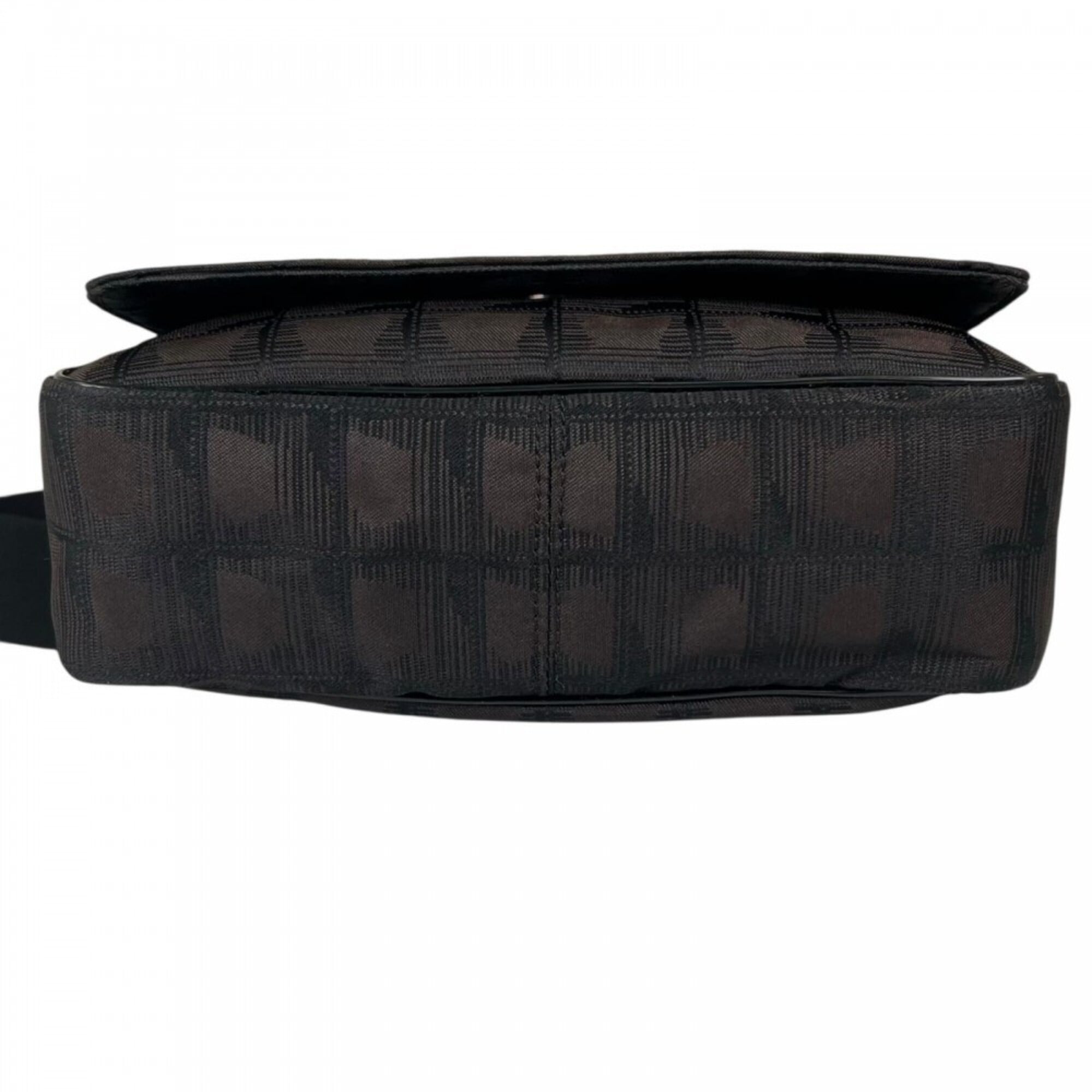 Chanel New Travel Line Black Nylon Shoulder Bag (Pre-Owned)