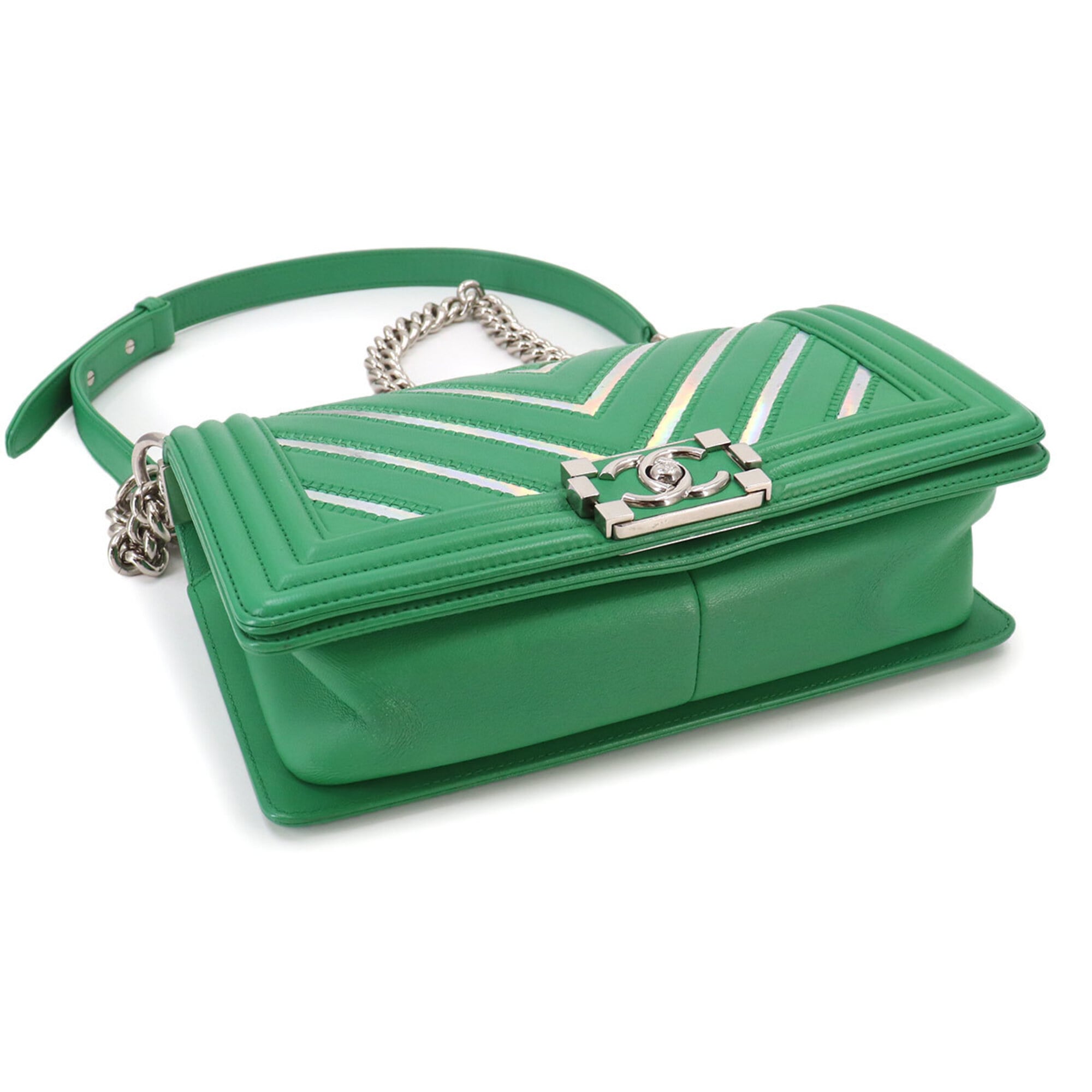 Chanel Boy Chanel Green Leather Handbag Shoulder Bag (Pre-Owned)