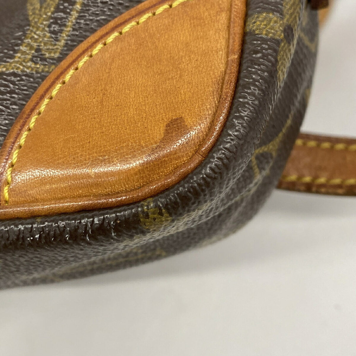 Louis Vuitton Brown Shoulder Bag (Pre-Owned)