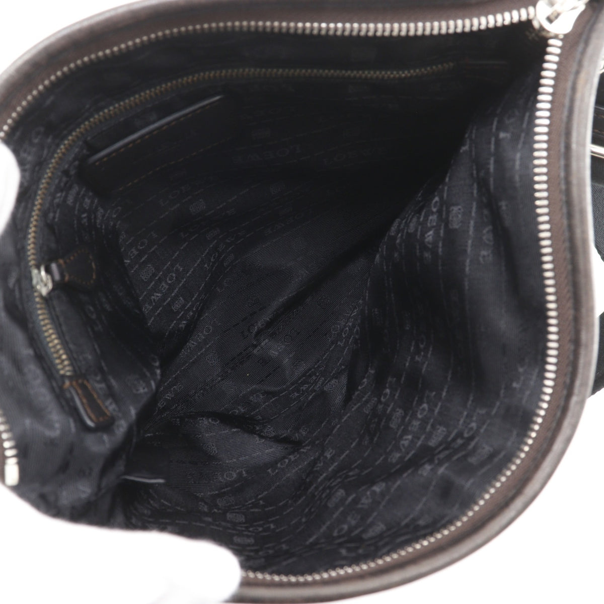 Loewe Black Leather Shoulder Bag (Pre-Owned)