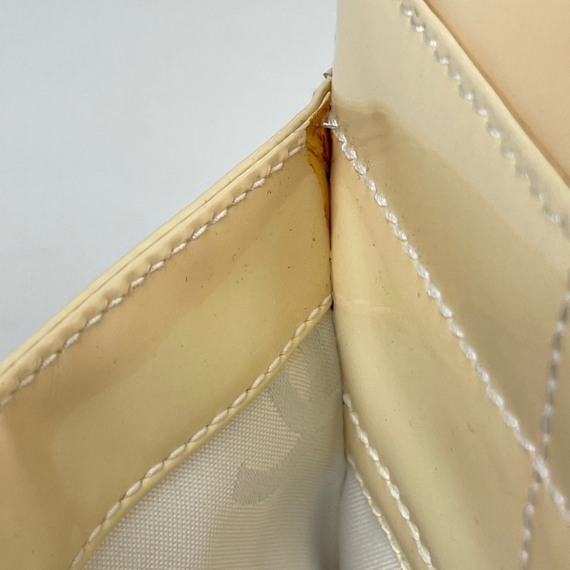 Chanel Beige Patent Leather Handbag (Pre-Owned)