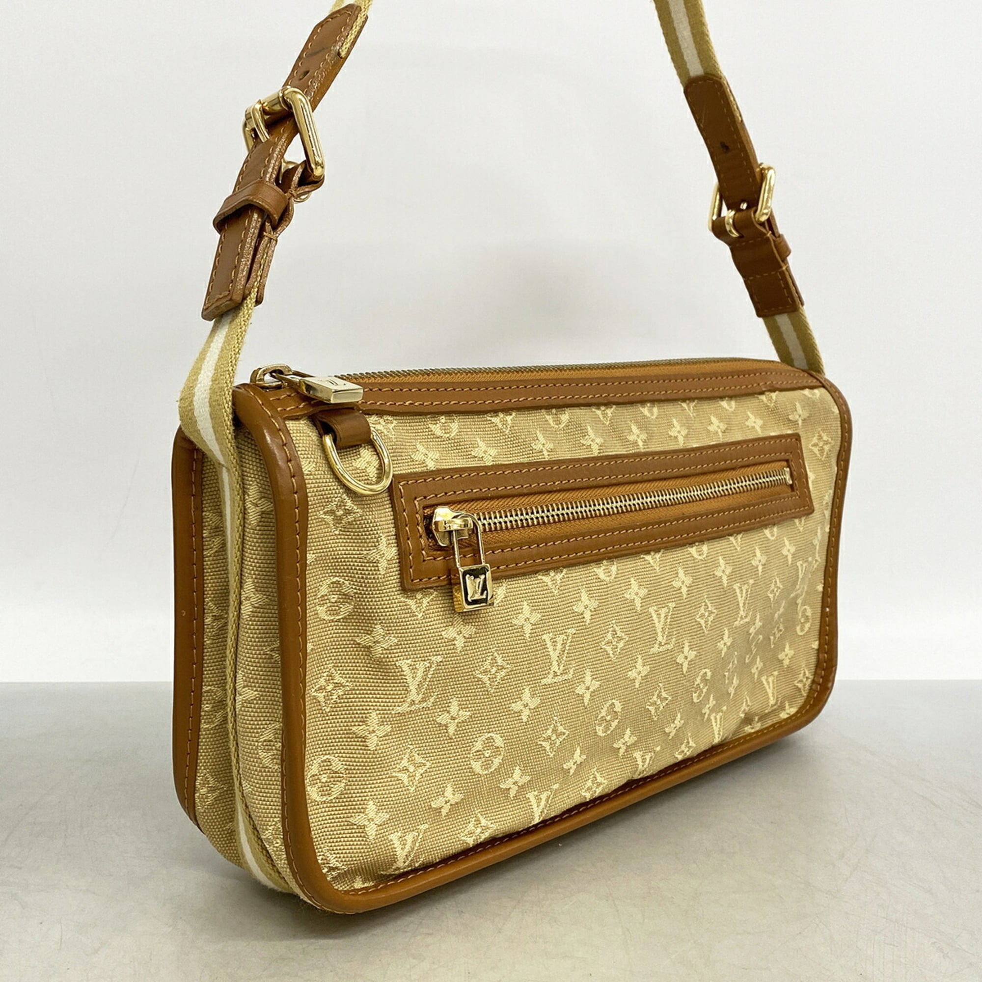 Louis Vuitton Beige Shoulder Bag (Pre-Owned)