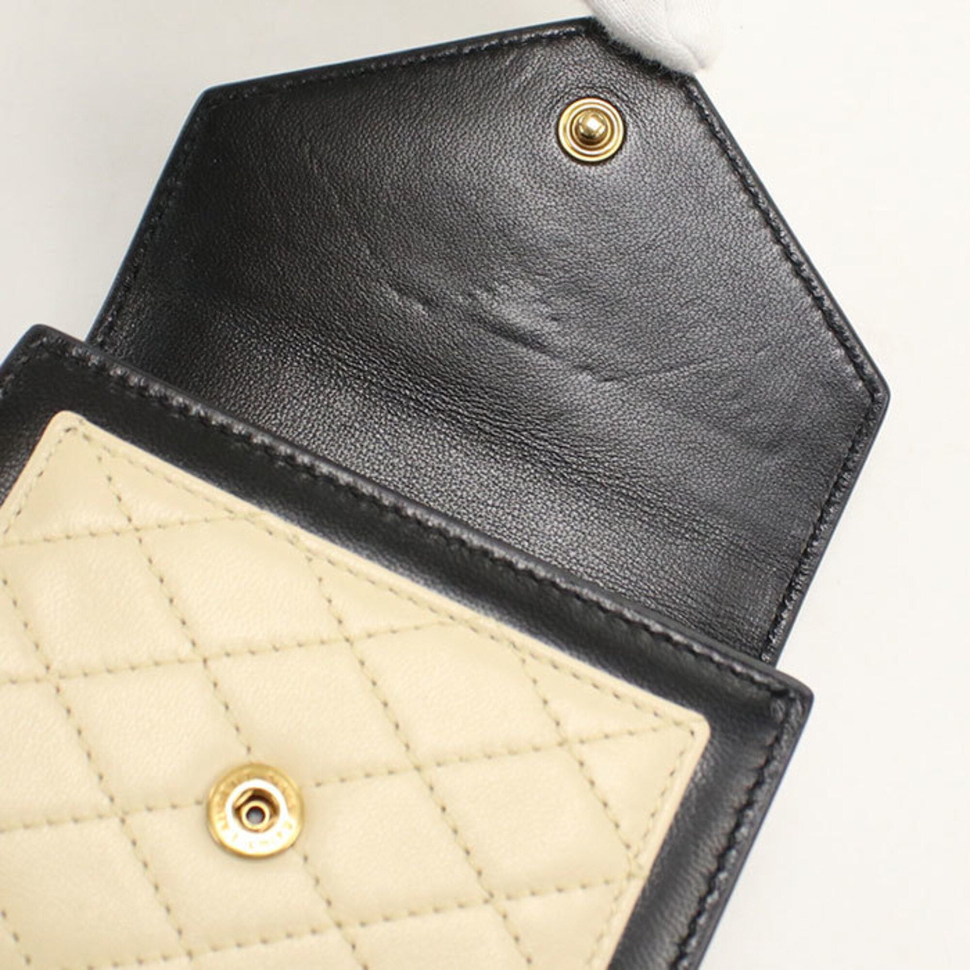 Saint Laurent Beige Leather Wallet (Tri-Fold) (Pre-Owned)