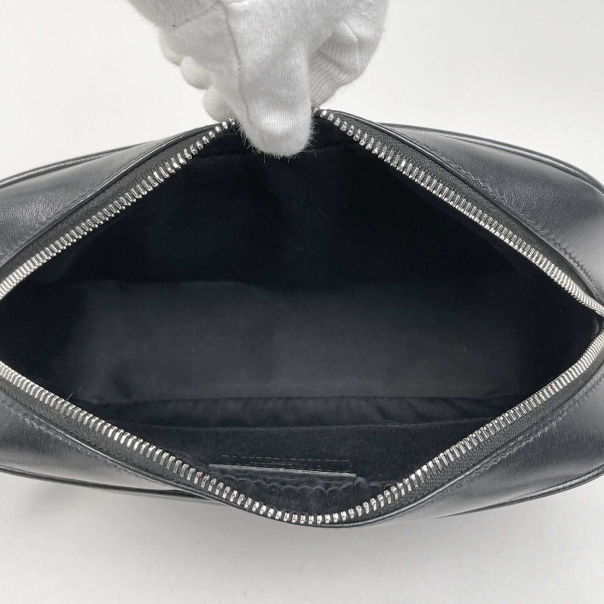 Yves Saint Laurent Black Leather Shoulder Bag (Pre-Owned)
