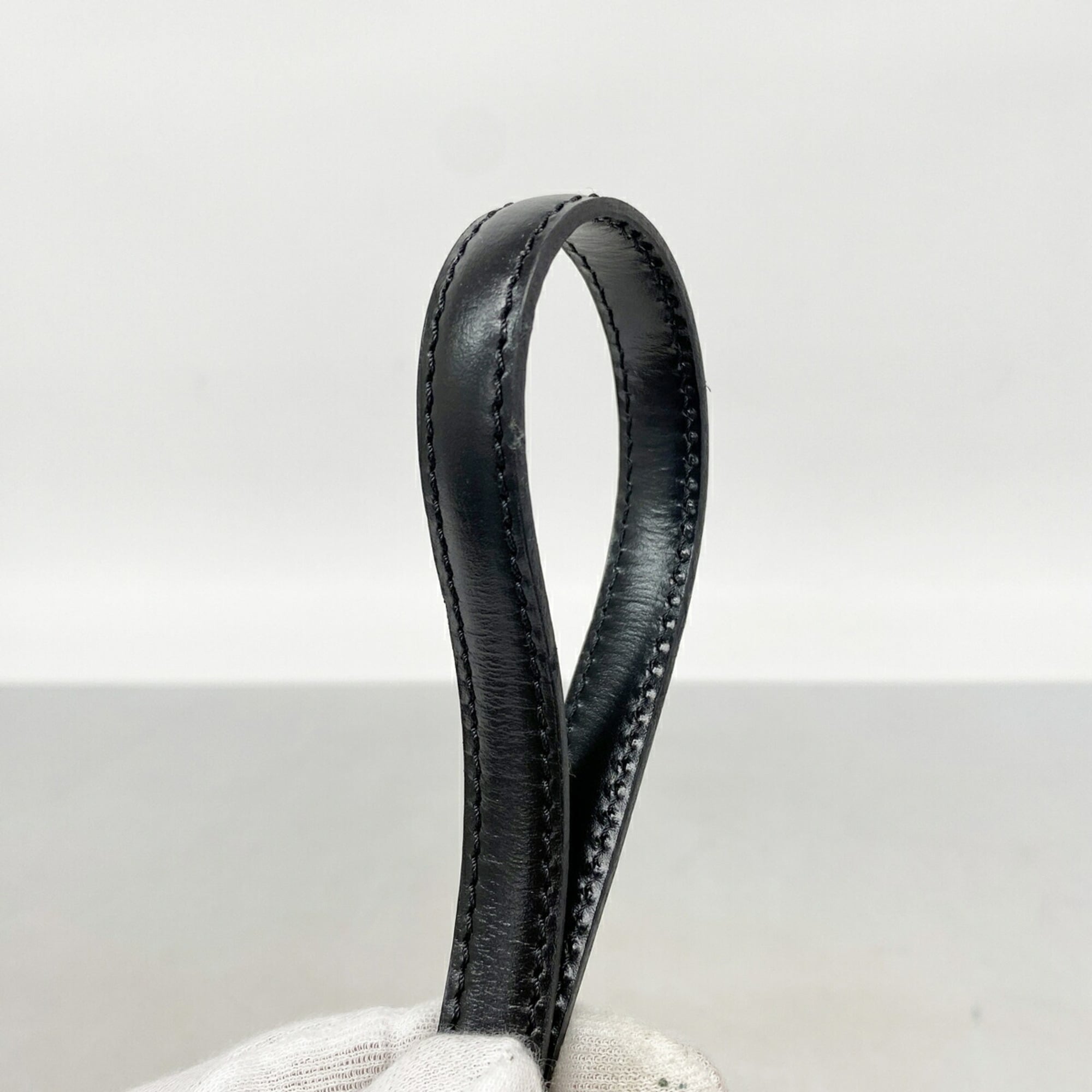 Louis Vuitton Noir Shoulder Bag (Pre-Owned)