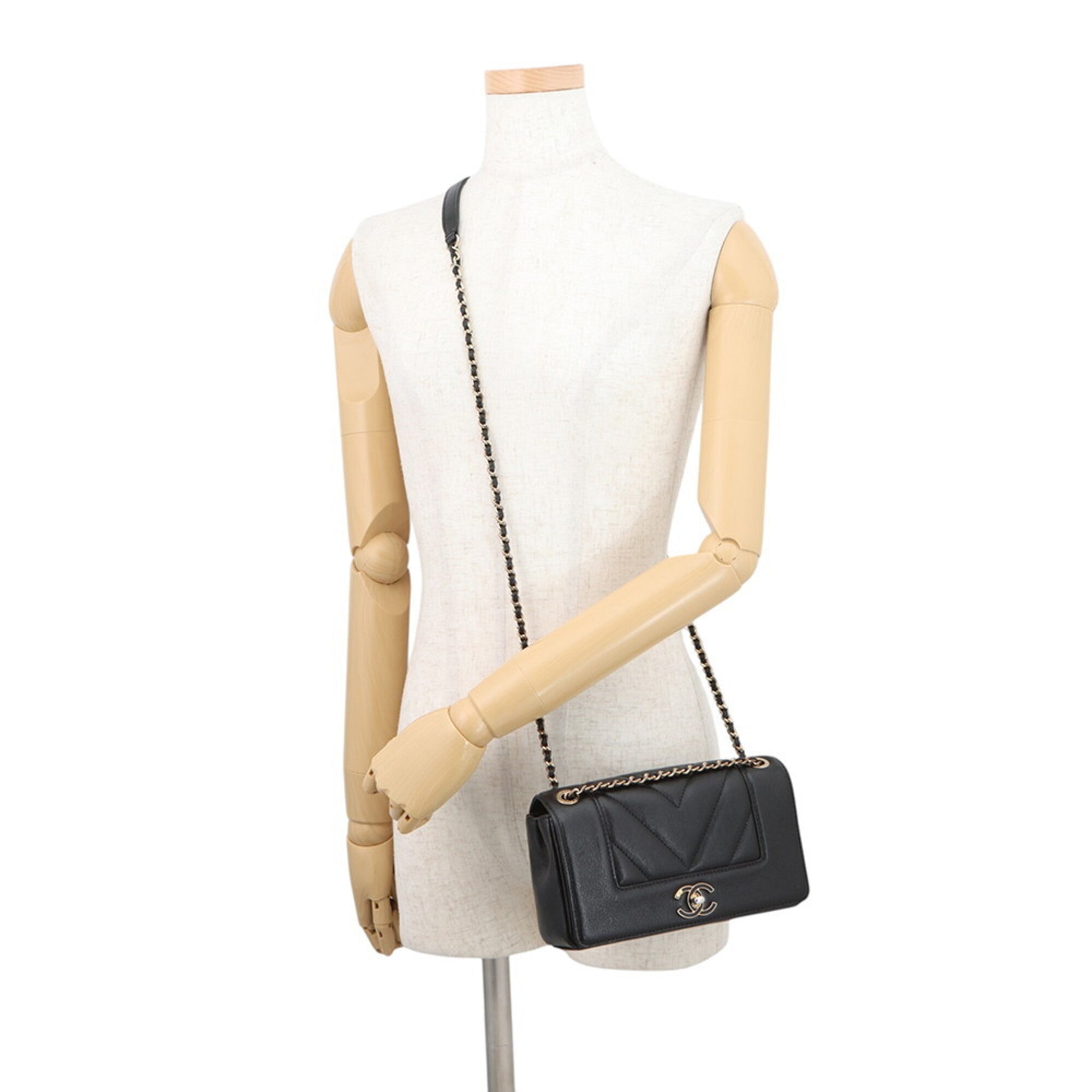 Chanel Black Leather Handbag Shoulder Bag (Pre-Owned)