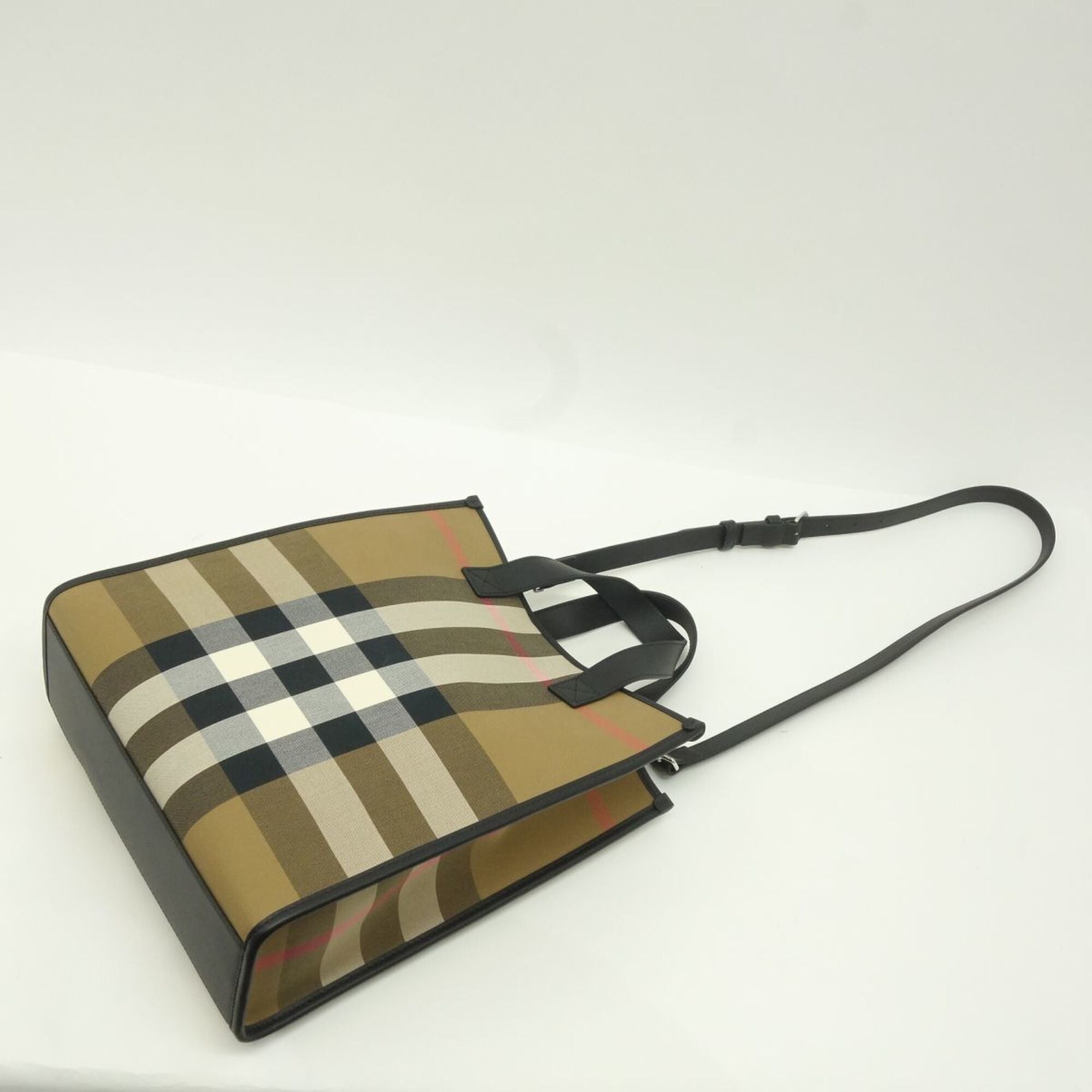Burberry Tote Bag (Pre-Owned)