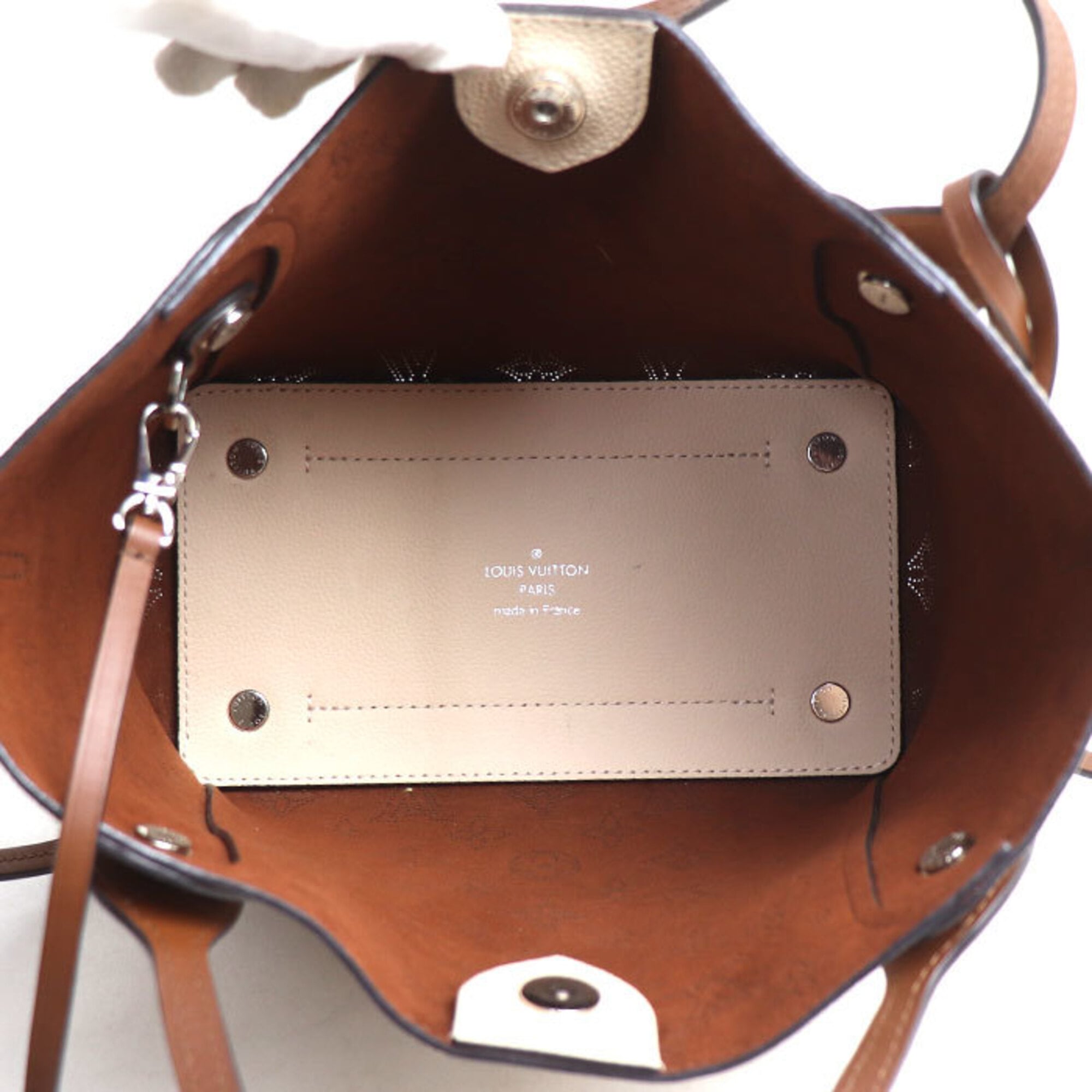 Louis Vuitton Beige Brown Mahina Leather Pouch Shoulder Bag (Pre-Owned)