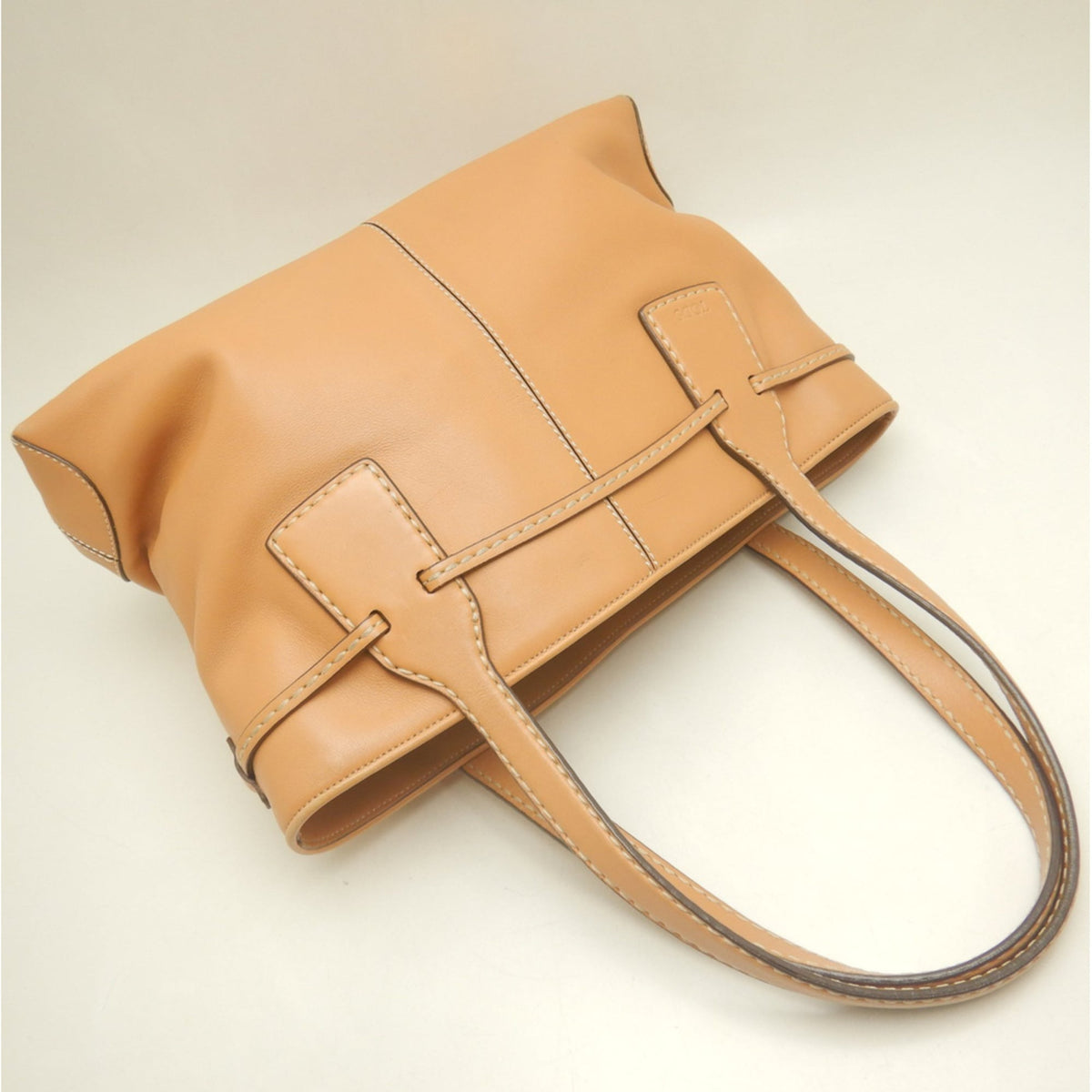 Tod's Camel Leather Tote Bag (Pre-Owned)
