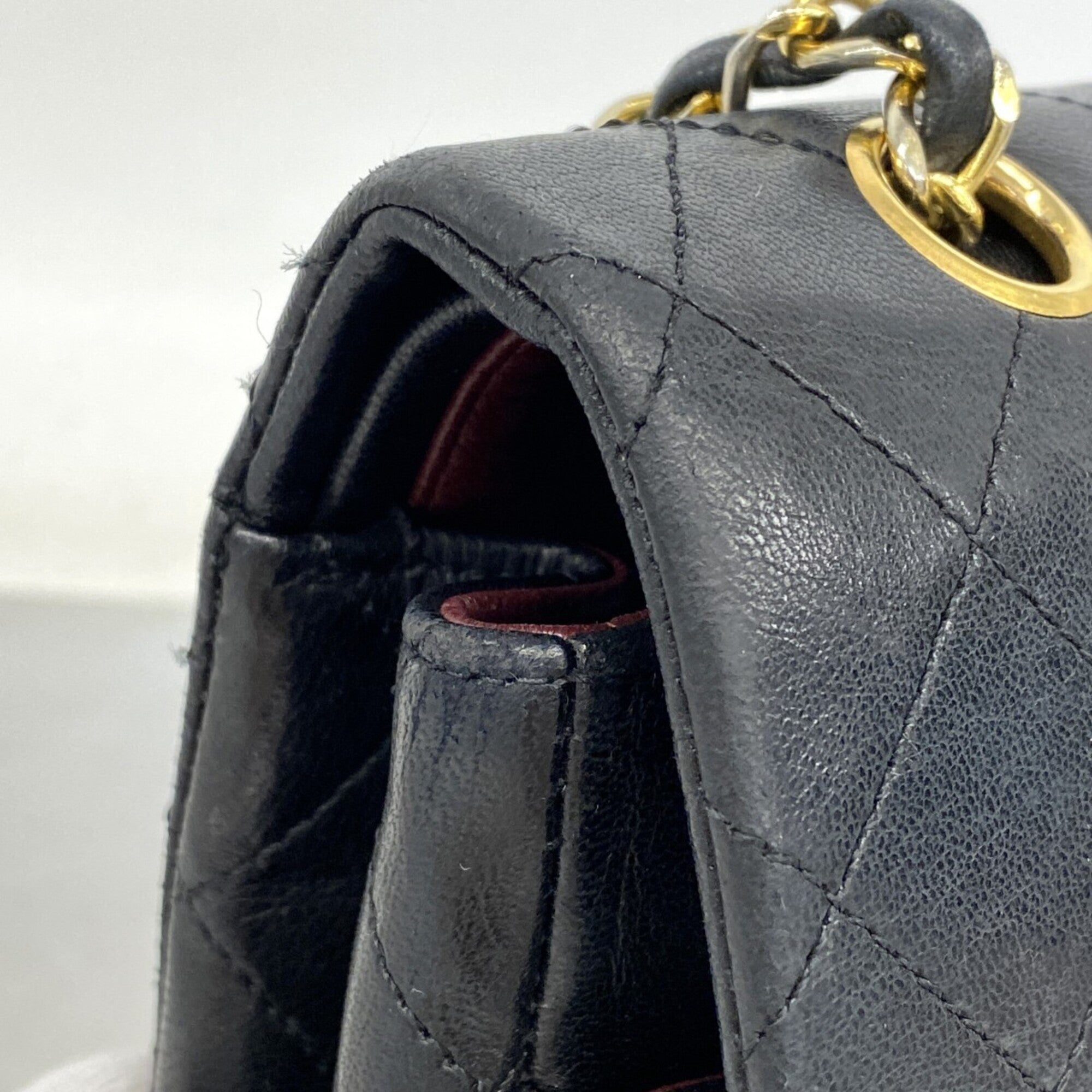 Chanel Black Leather Shoulder Bag (Pre-Owned)