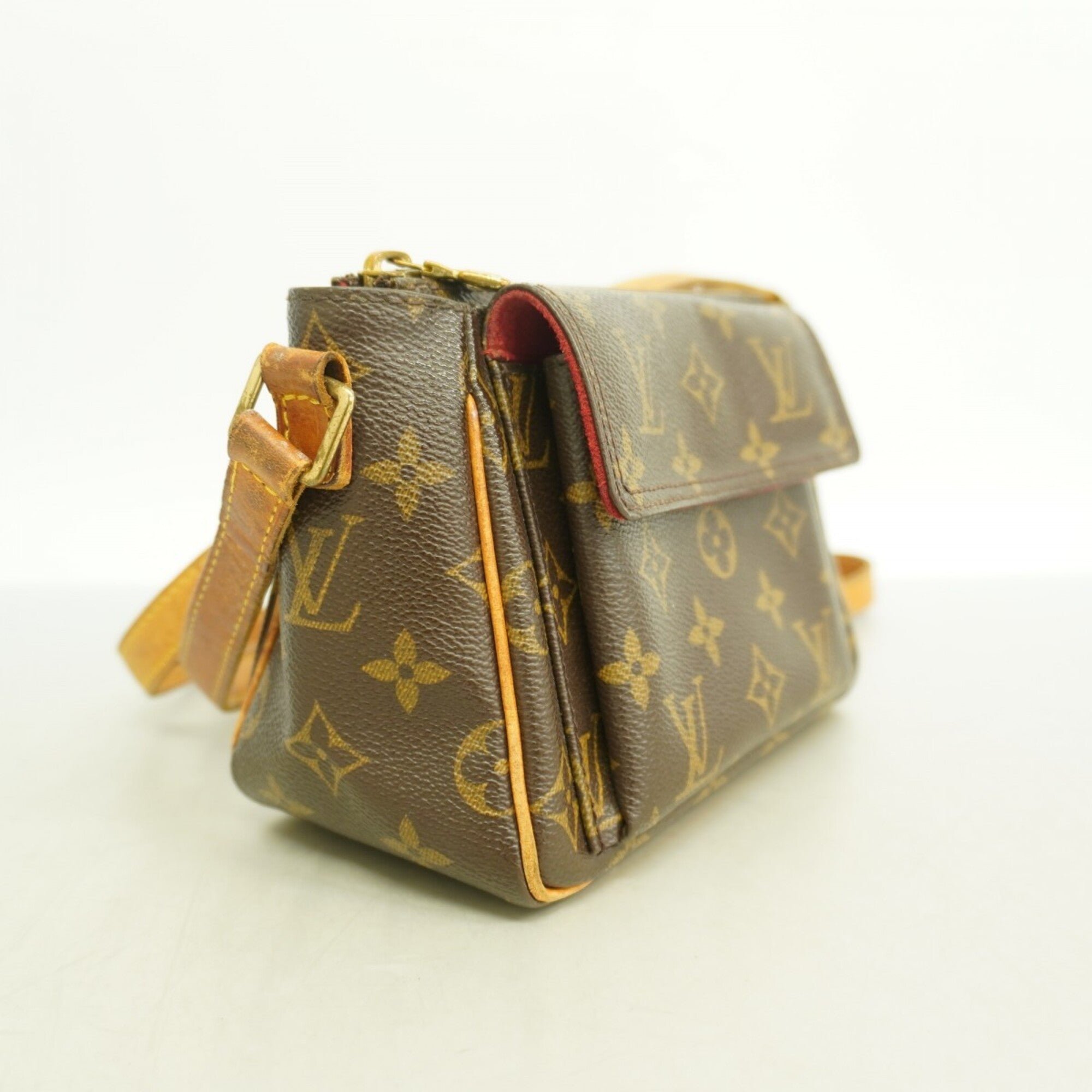 Louis Vuitton Brown Shoulder Bag (Pre-Owned)