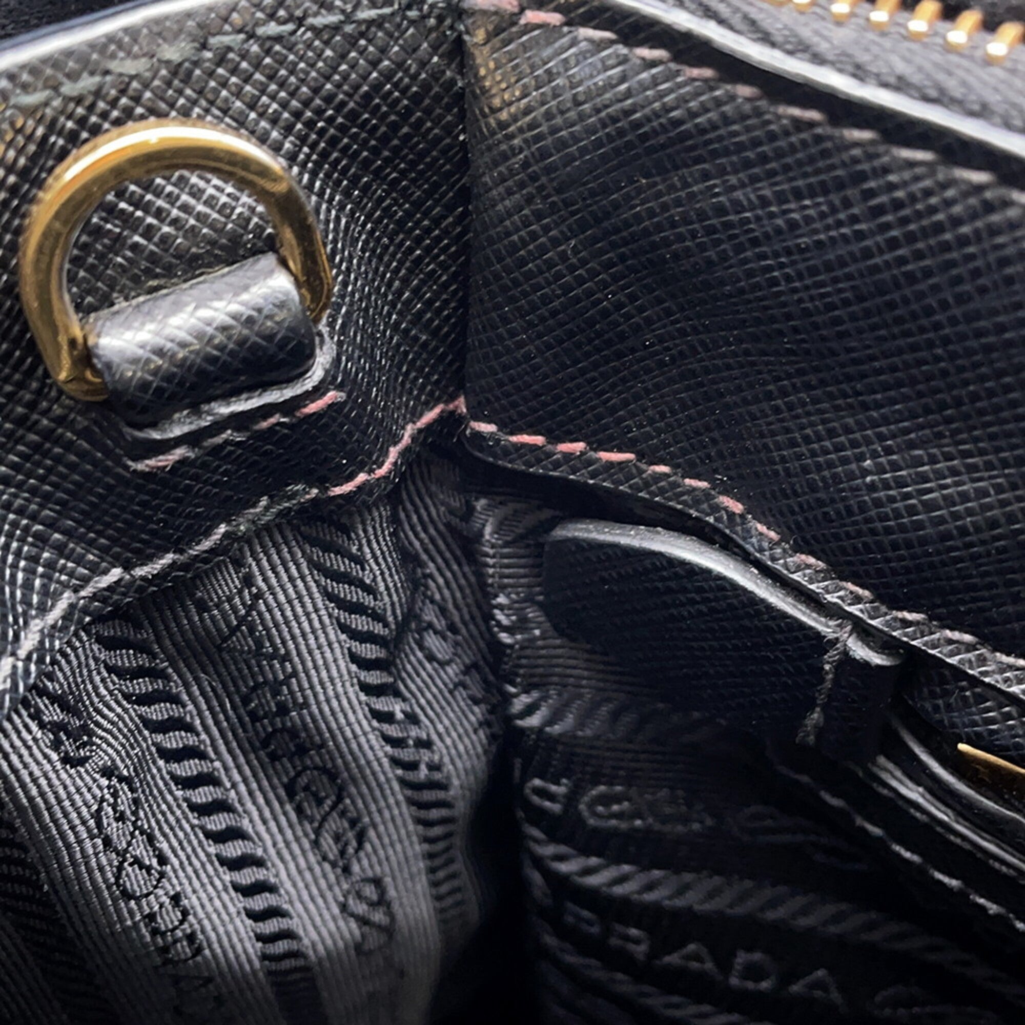 Prada Black Leather Handbag Shoulder Bag (Pre-Owned)