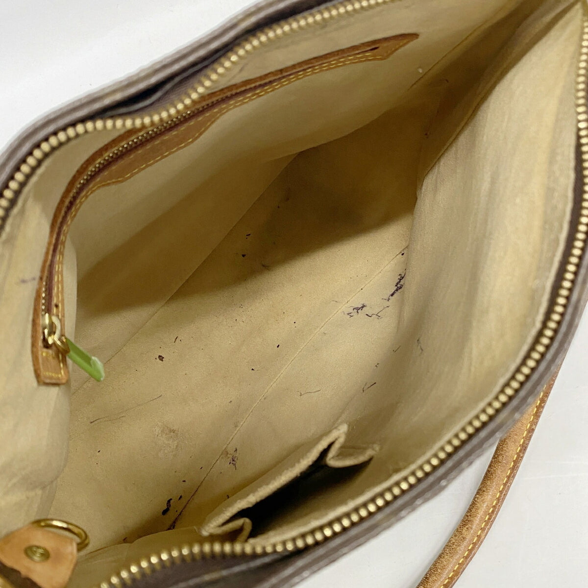 Louis Vuitton Brown Shoulder Bag (Pre-Owned)