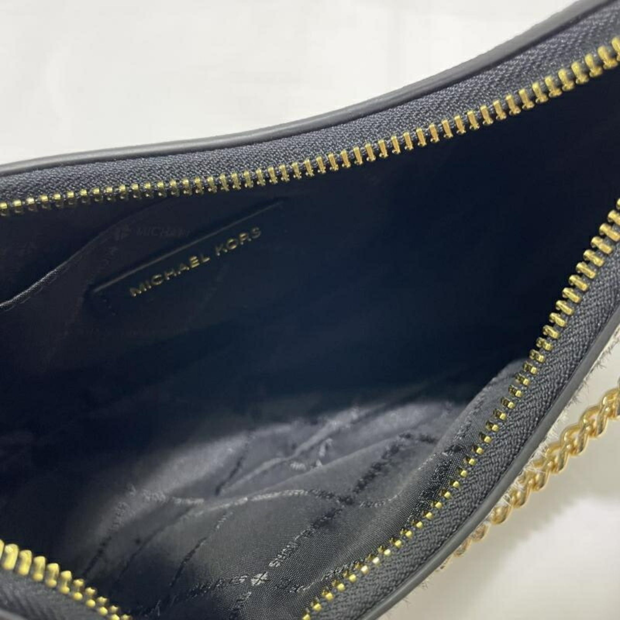 Michael Kors Black Handbag (Pre-Owned)