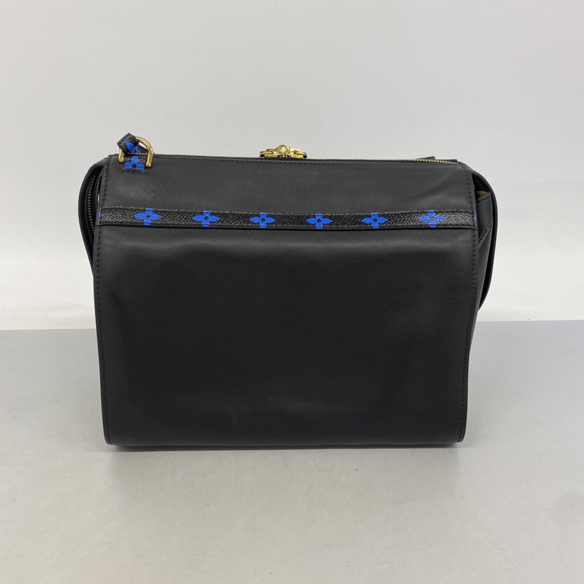 Louis Vuitton Noir Shoulder Bag (Pre-Owned)