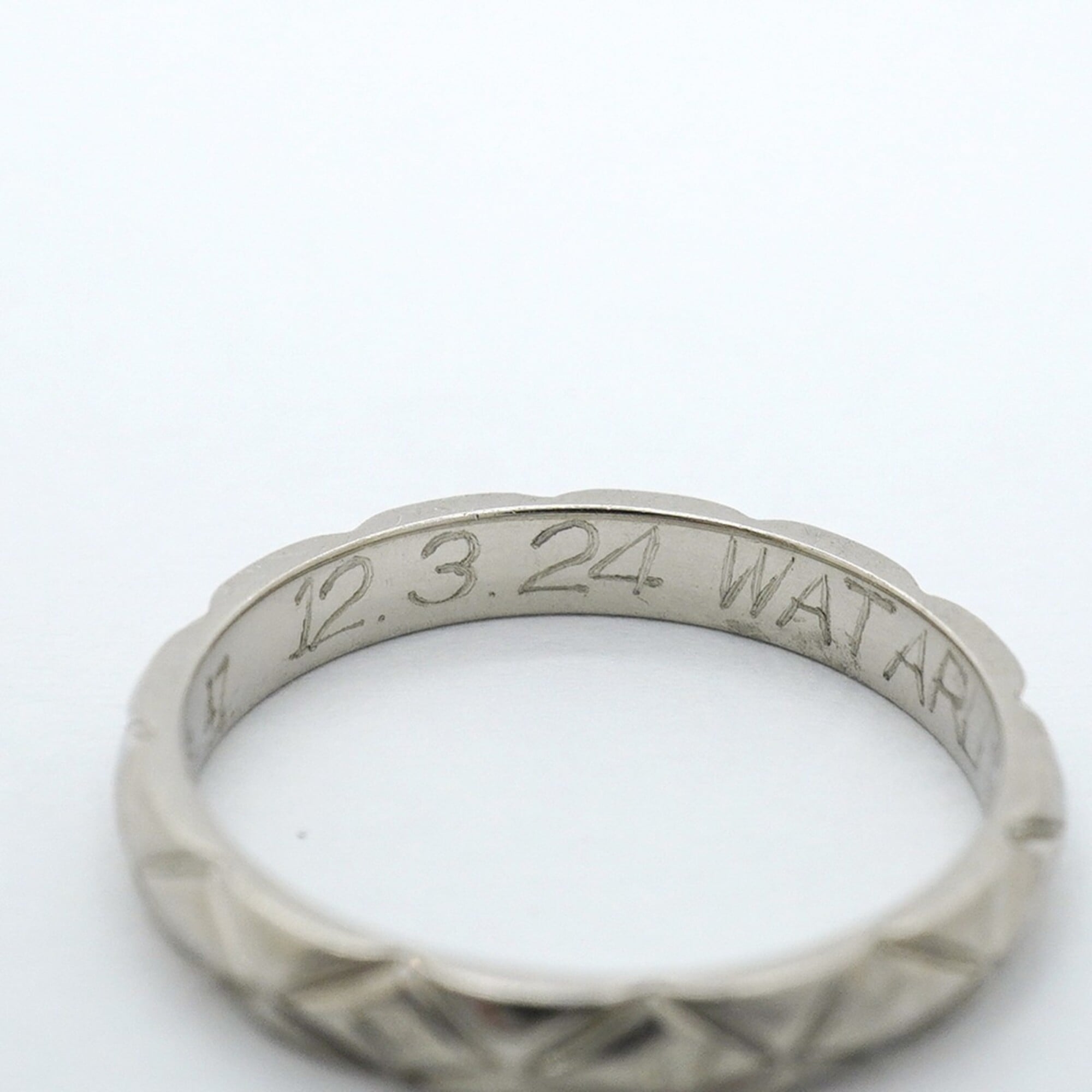 Chanel Platinum 950 Band Ring (Pre-Owned)