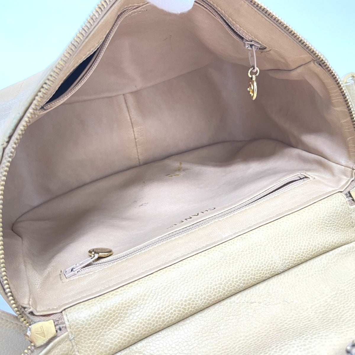 Chanel Beige Leather Shoulder Bag (Pre-Owned)