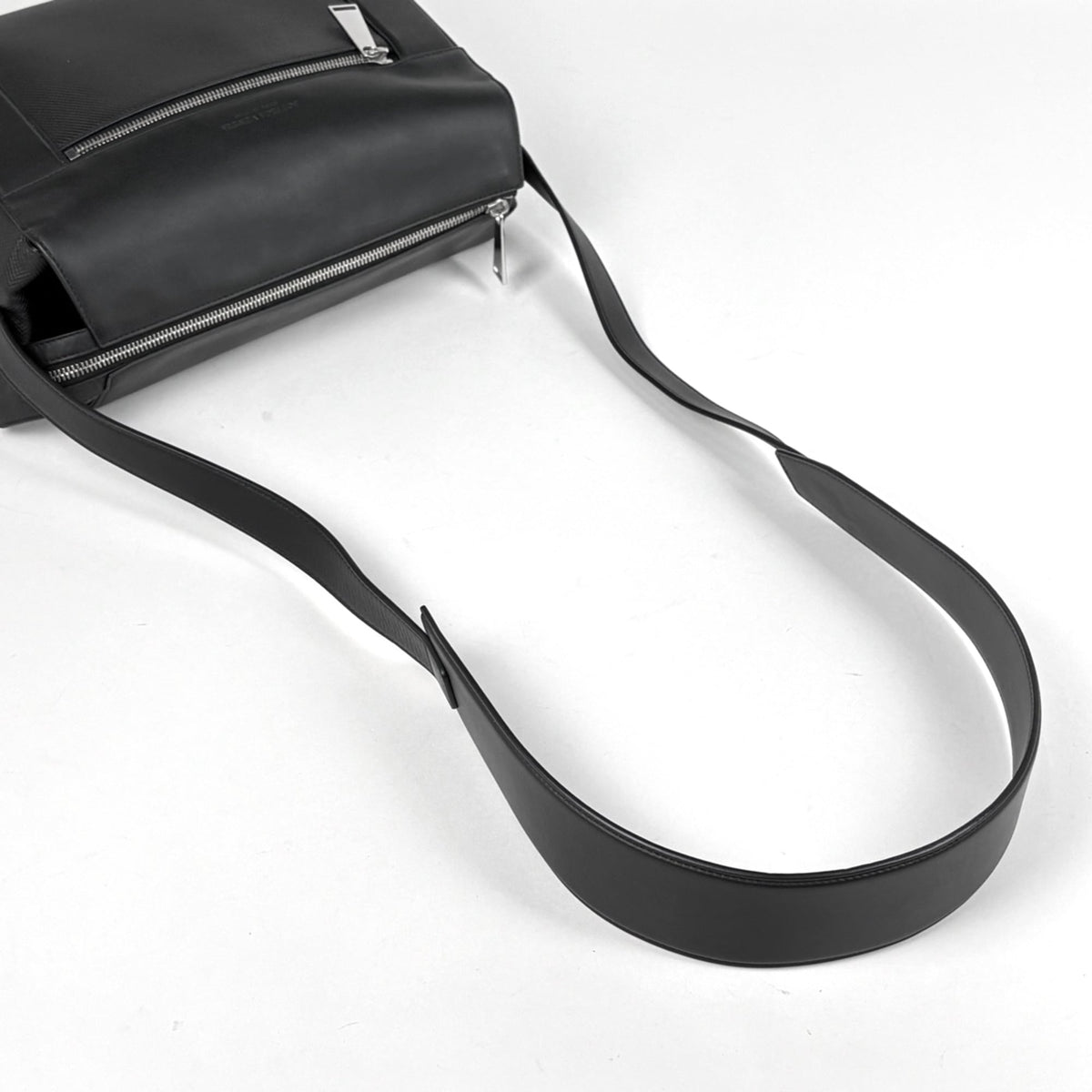 Bottega Veneta Black Leather Shoulder Bag (Pre-Owned)