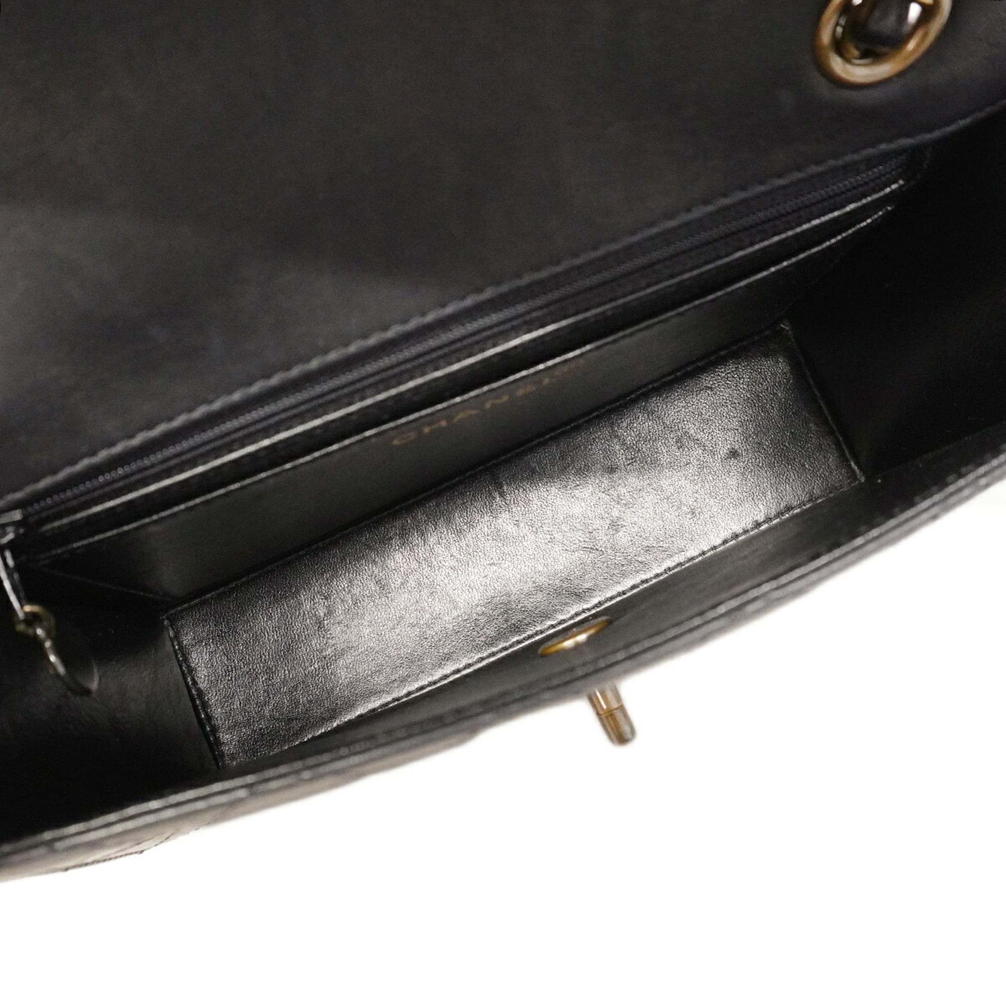 Chanel Black Leather Shoulder Bag (Pre-Owned)
