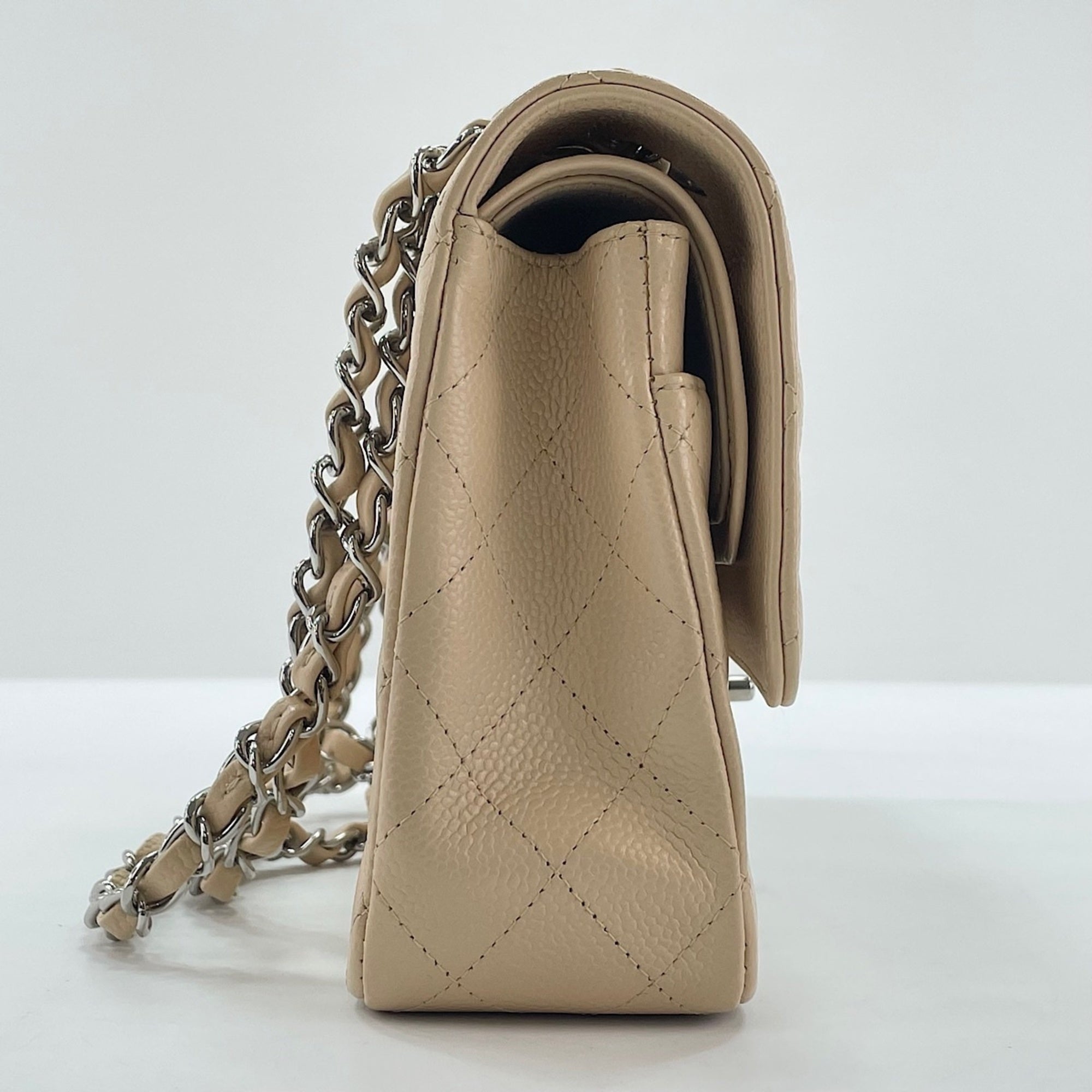Chanel Beige Shoulder Bag (Pre-Owned)